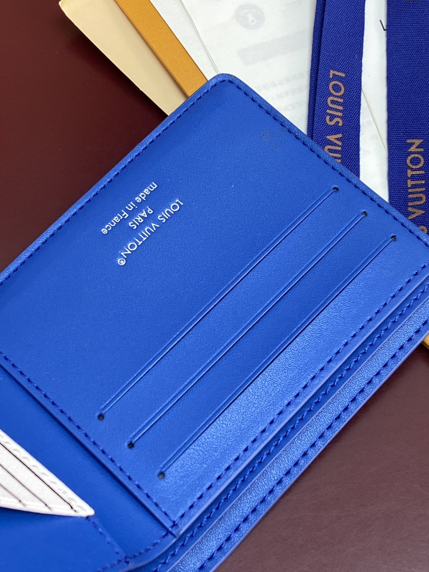 M25801 蓝色！🐢MULTIPLE 钱夹、本款 Multiple 钱夹为 Epi 牛皮革压印别致肌理