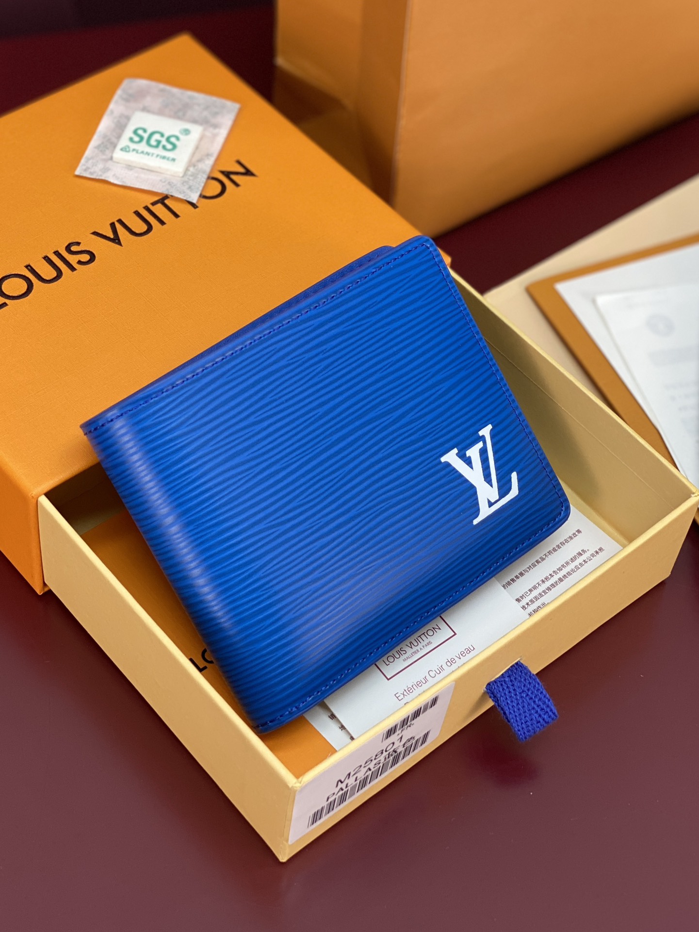 M25801 蓝色！🐢MULTIPLE 钱夹、本款 Multiple 钱夹为 Epi 牛皮革压印别致肌理