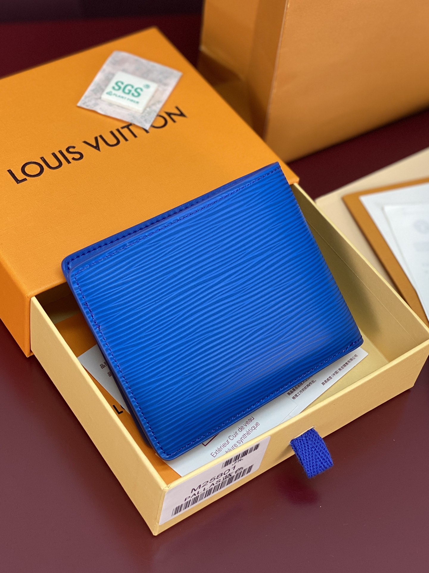 M25801 蓝色！🐢MULTIPLE 钱夹、本款 Multiple 钱夹为 Epi 牛皮革压印别致肌理