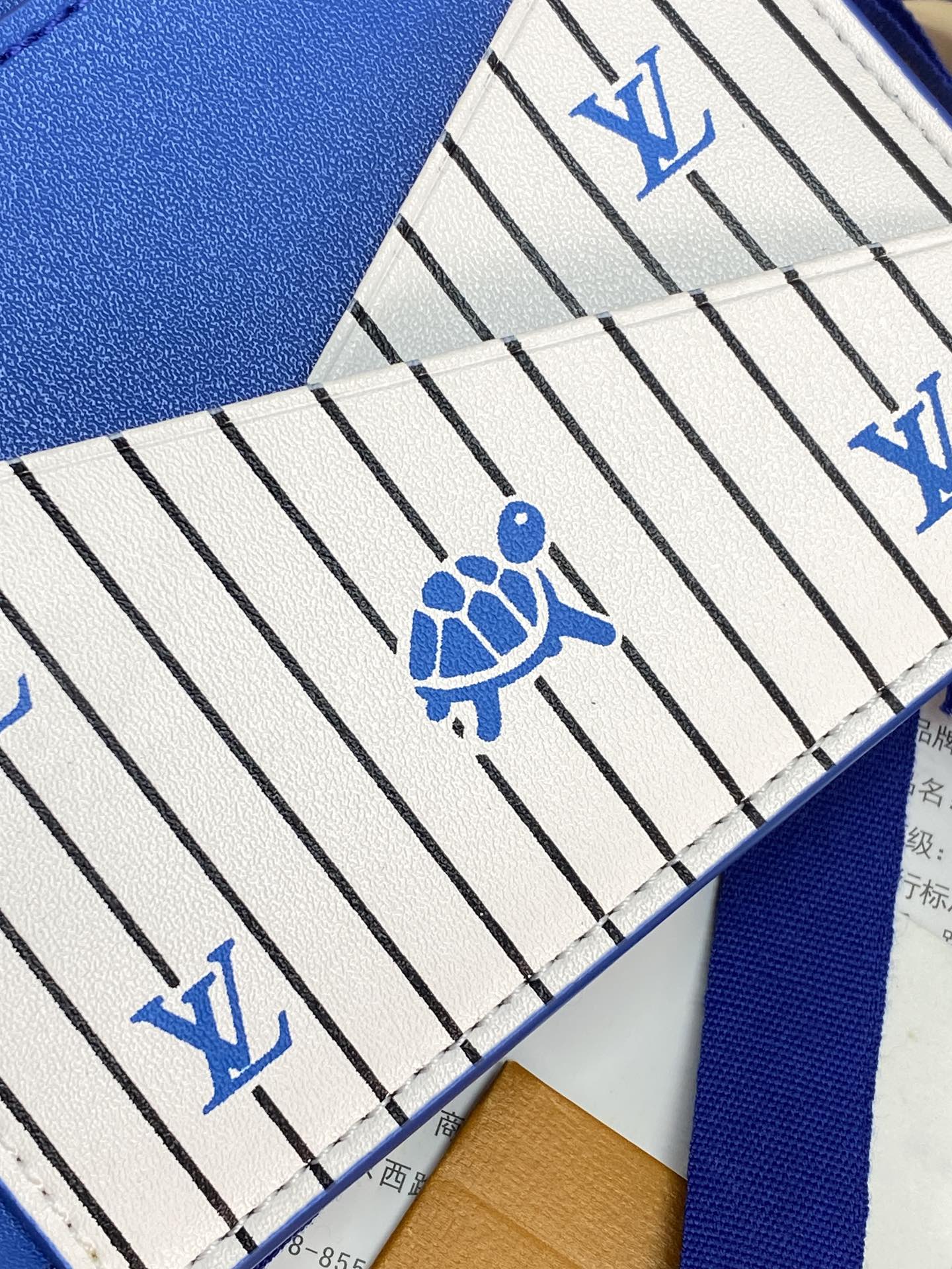 M25801 蓝色！🐢MULTIPLE 钱夹、本款 Multiple 钱夹为 Epi 牛皮革压印别致肌理