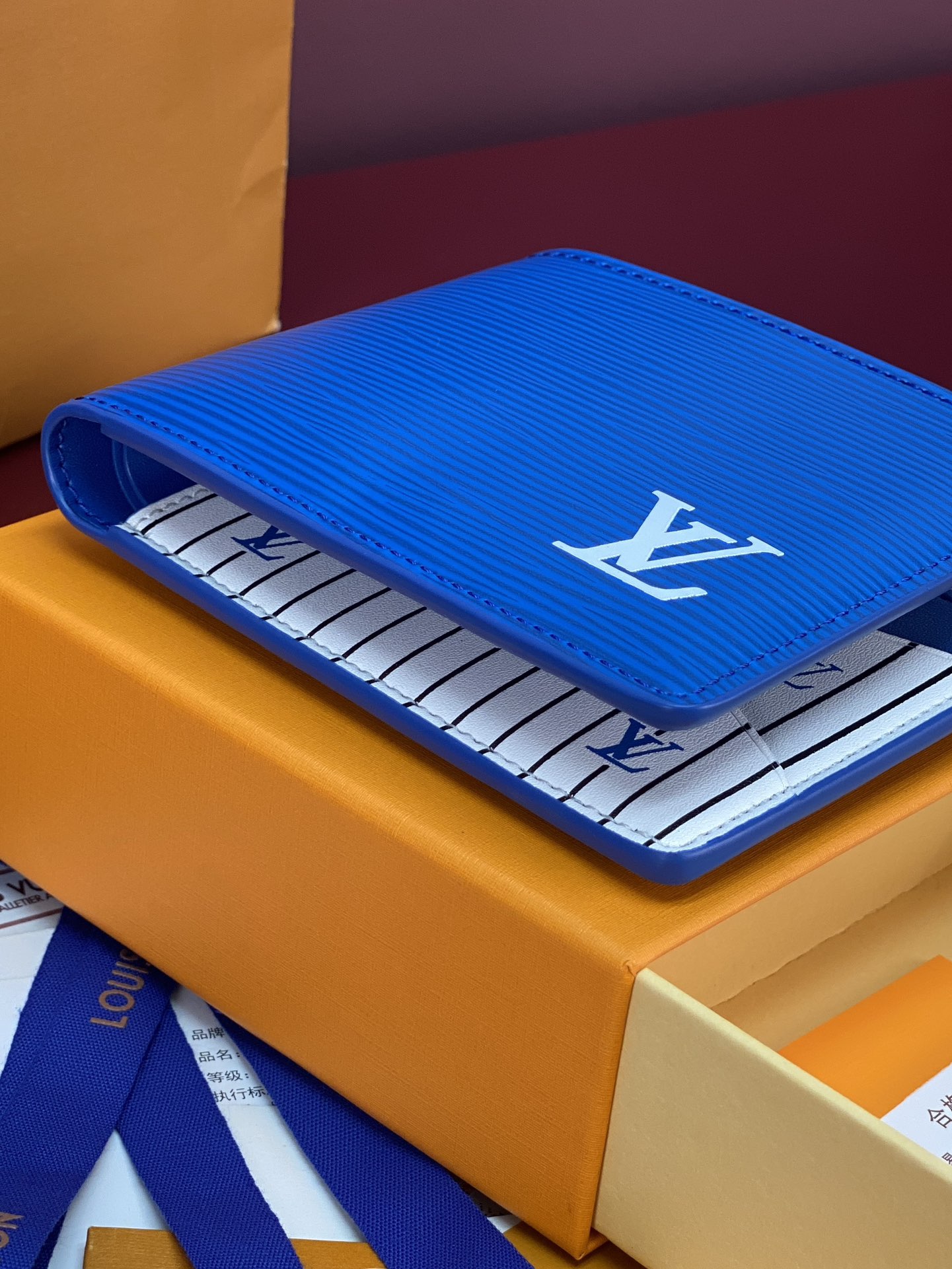 M25801 蓝色！🐢MULTIPLE 钱夹、本款 Multiple 钱夹为 Epi 牛皮革压印别致肌理