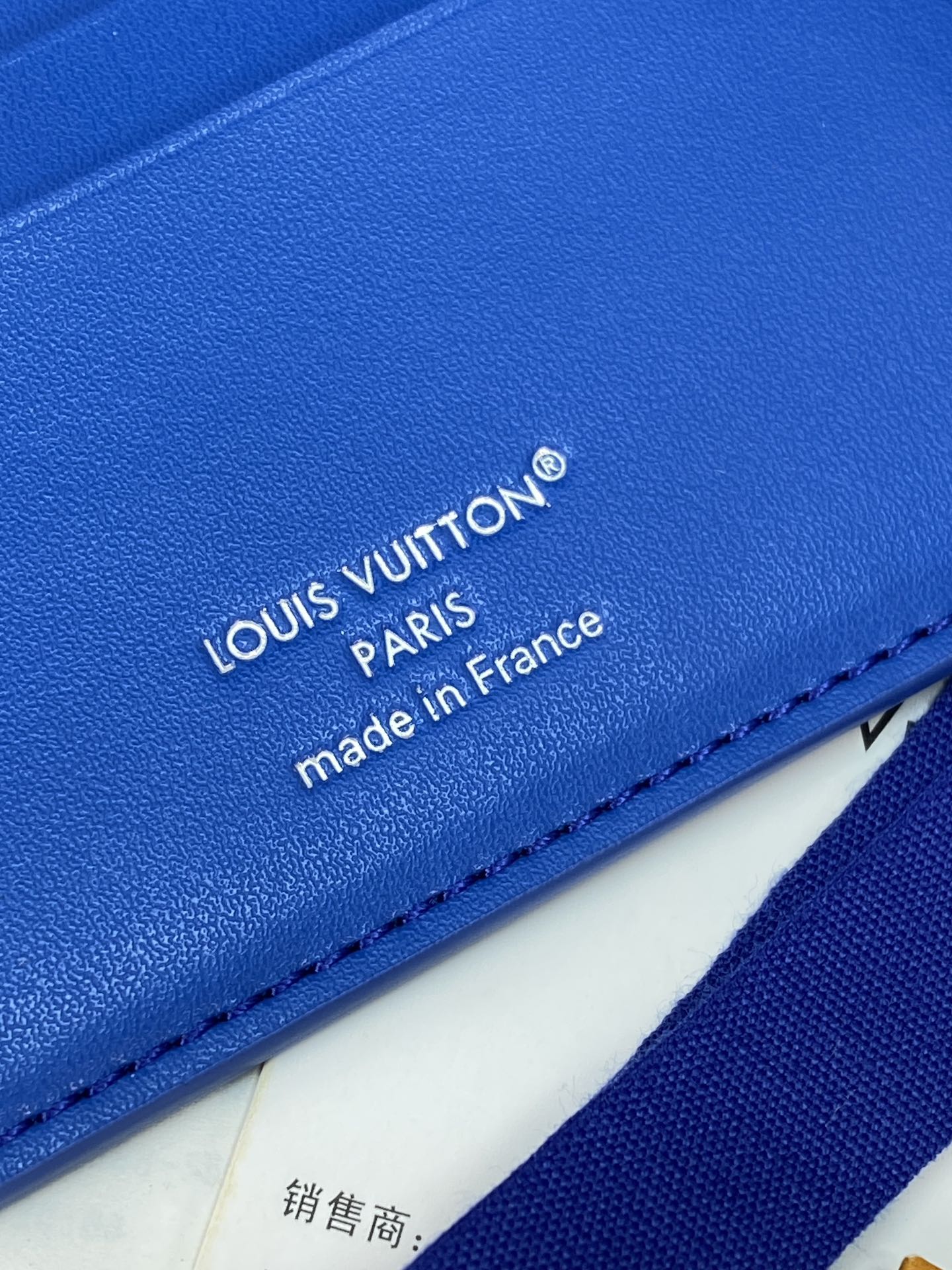 M25996 蓝色！🐢 这款钱夹极富现代典雅风味，以柔软的Epi皮革制作，功能性极佳，容易携带，可轻易收