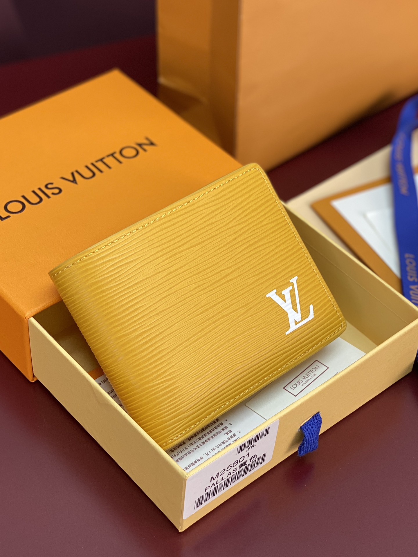 M25801 黄色！🦀MULTIPLE 钱夹、本款 Multiple 钱夹为 Epi 牛皮革压印别致肌理