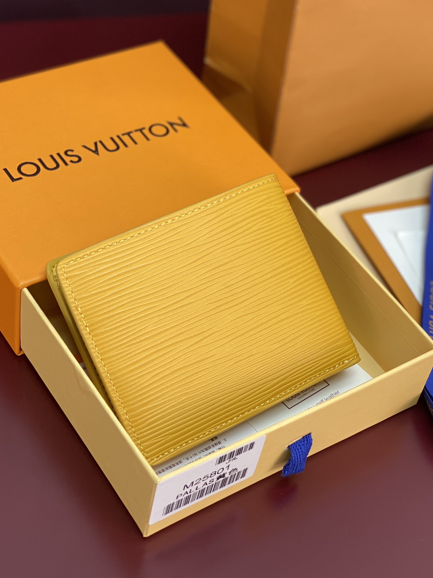 M25801 黄色！🦀MULTIPLE 钱夹、本款 Multiple 钱夹为 Epi 牛皮革压印别致肌理