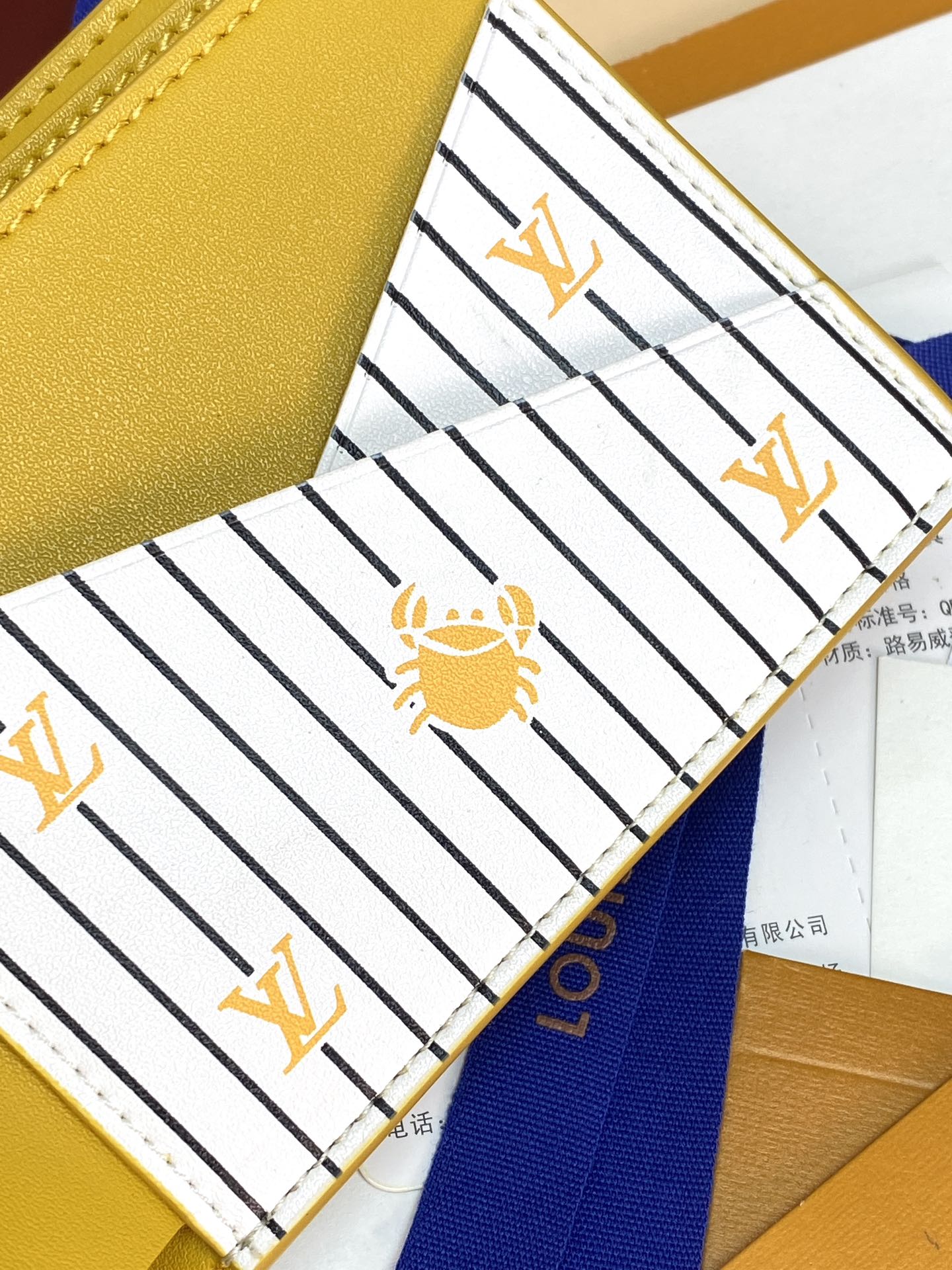 M25801 黄色！🦀MULTIPLE 钱夹、本款 Multiple 钱夹为 Epi 牛皮革压印别致肌理