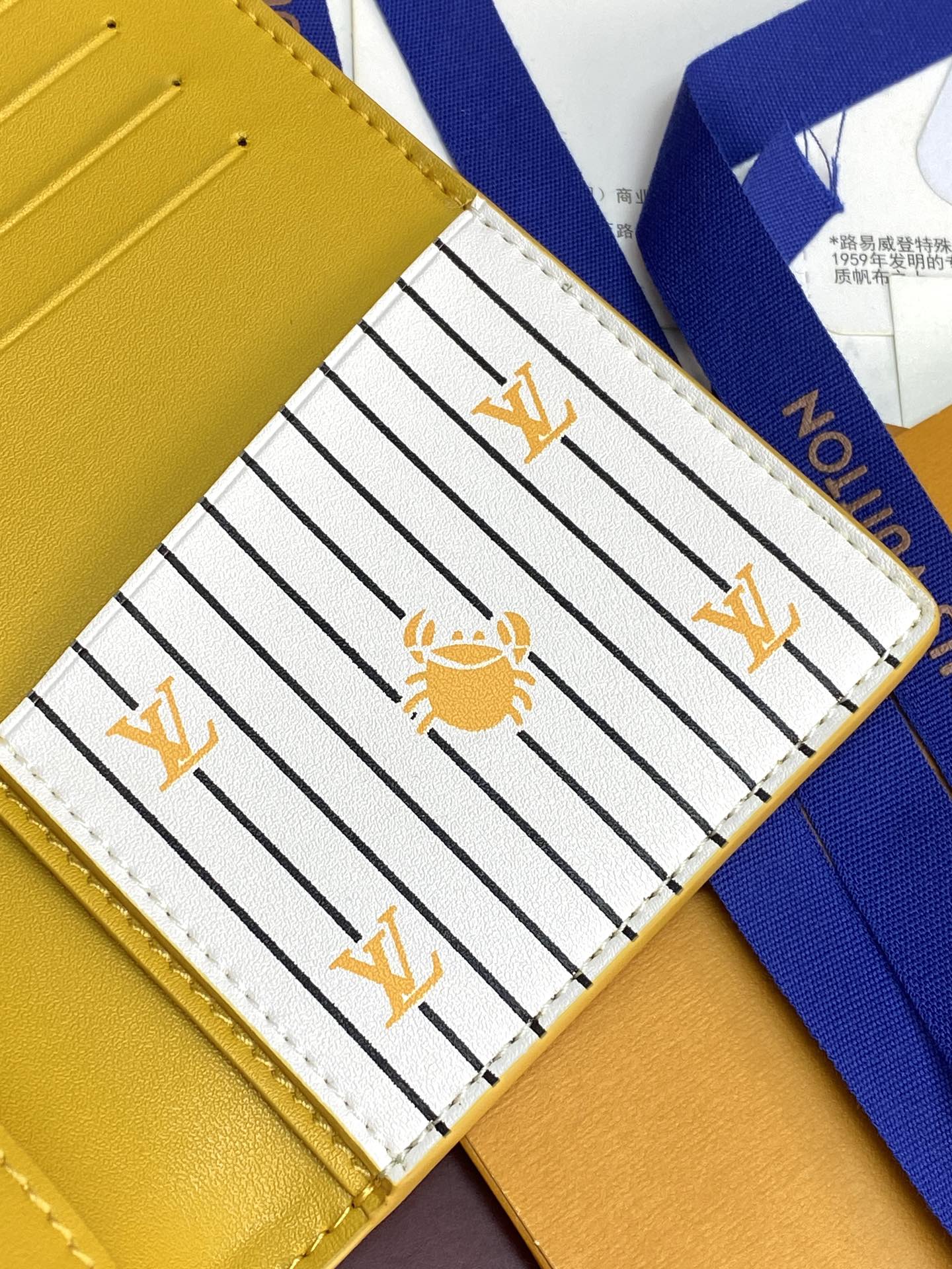 M25800 黄色！🦀 水波纹长夹！Brazza 钱夹含有多个信用卡槽和纸币个隔层 非常实用 优雅柔软的