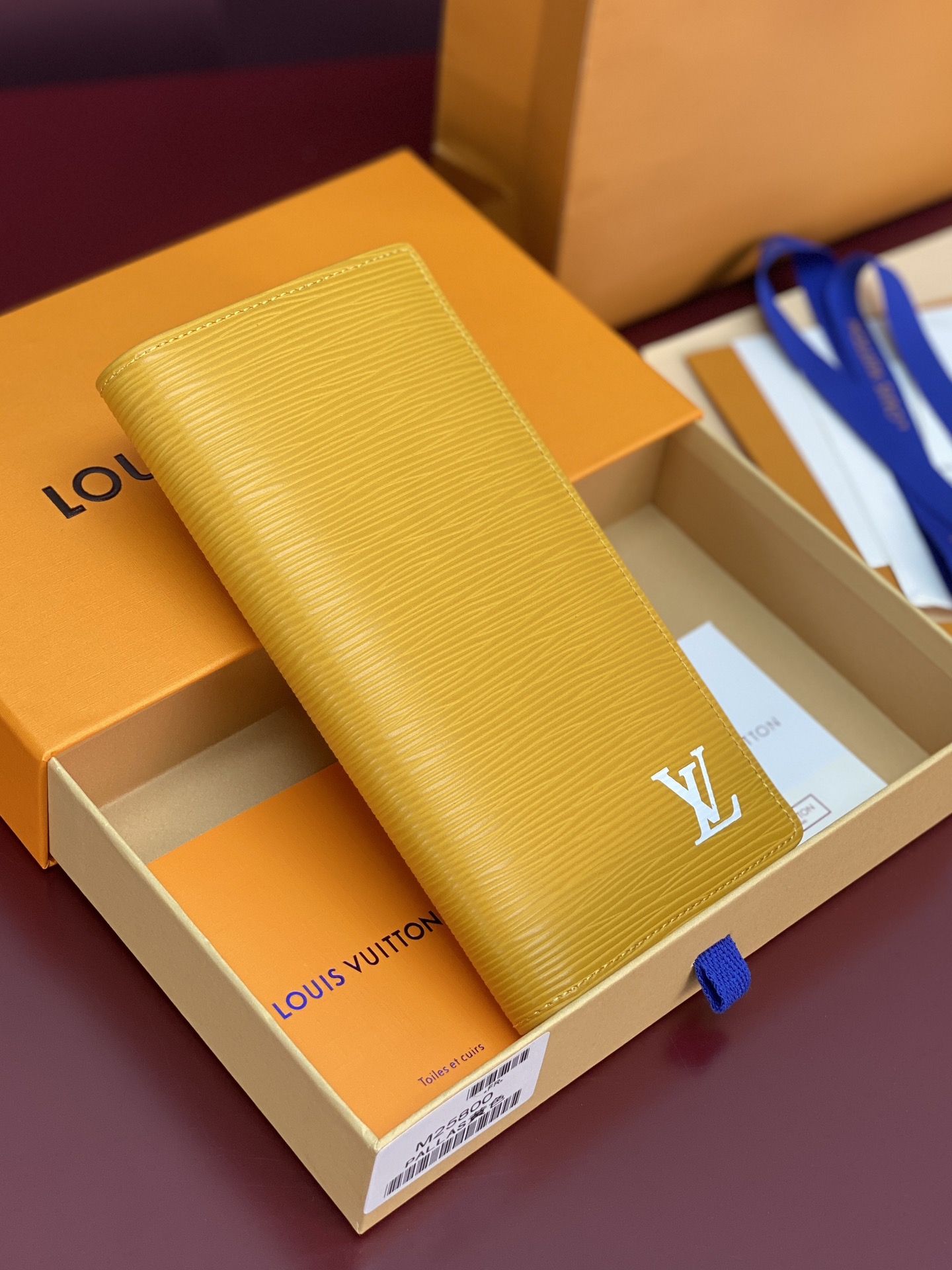 M25800 黄色！🦀 水波纹长夹！Brazza 钱夹含有多个信用卡槽和纸币个隔层 非常实用 优雅柔软的