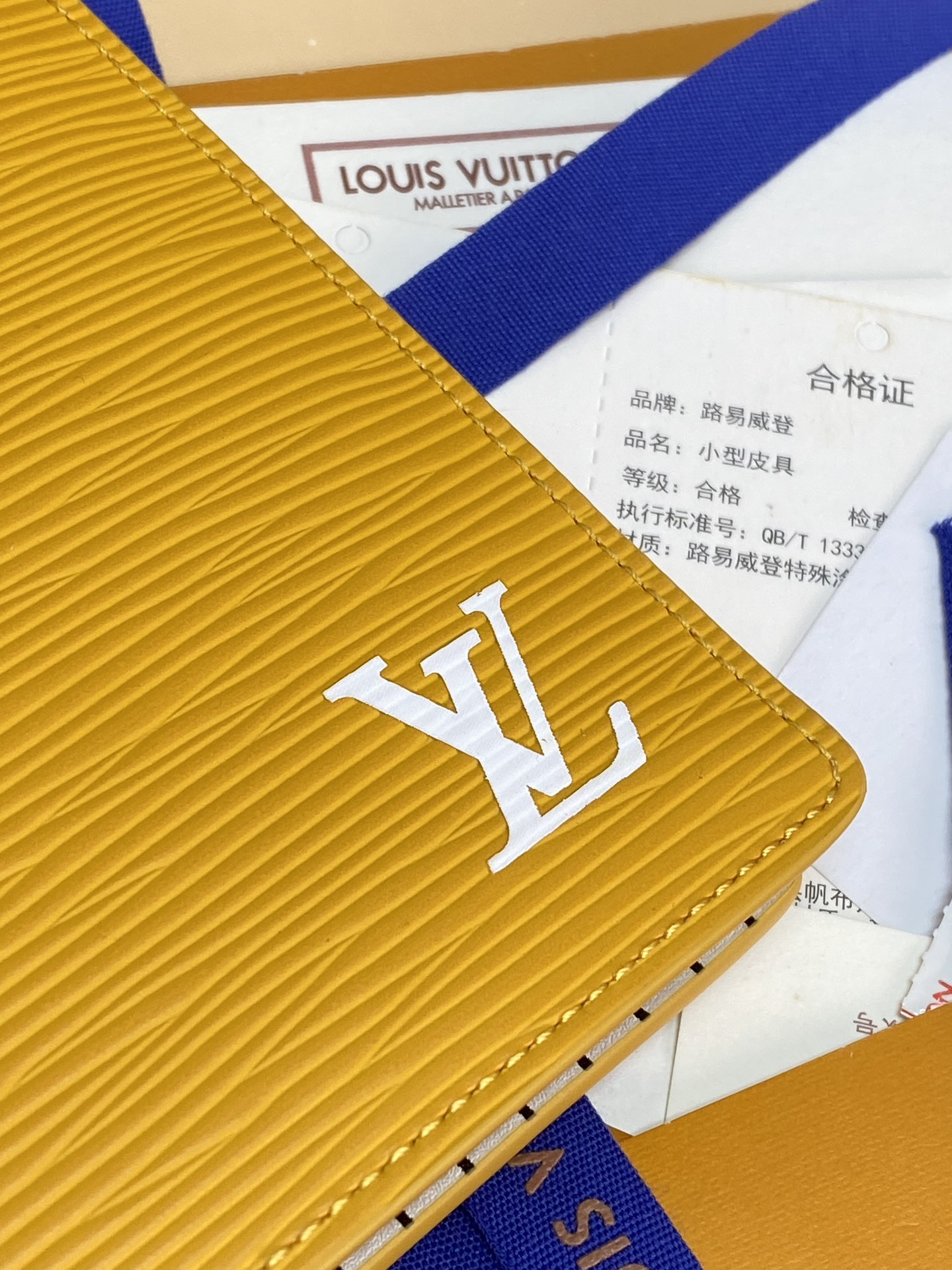 M25800 黄色！🦀 水波纹长夹！Brazza 钱夹含有多个信用卡槽和纸币个隔层 非常实用 优雅柔软的