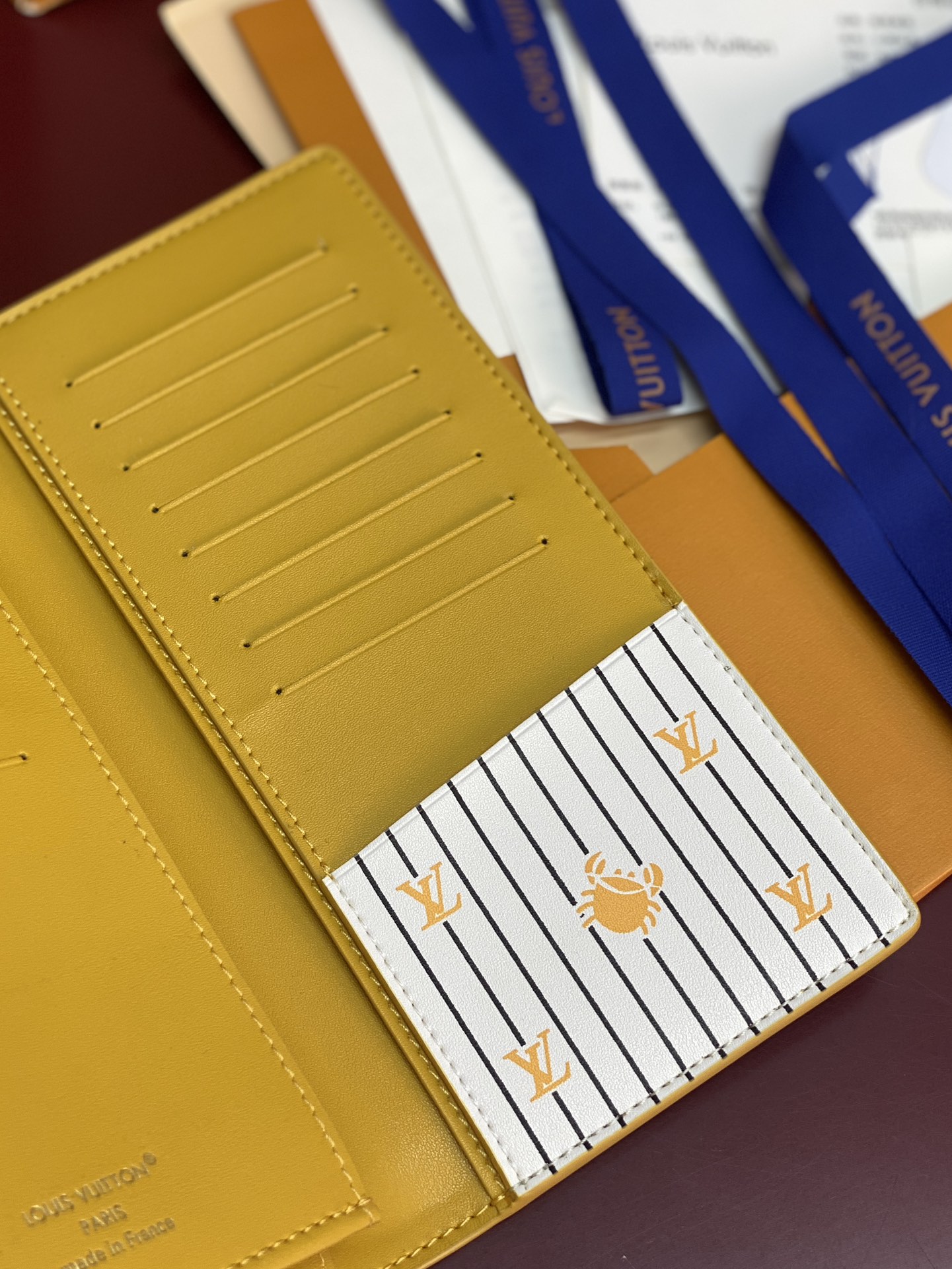 M25800 黄色！🦀 水波纹长夹！Brazza 钱夹含有多个信用卡槽和纸币个隔层 非常实用 优雅柔软的