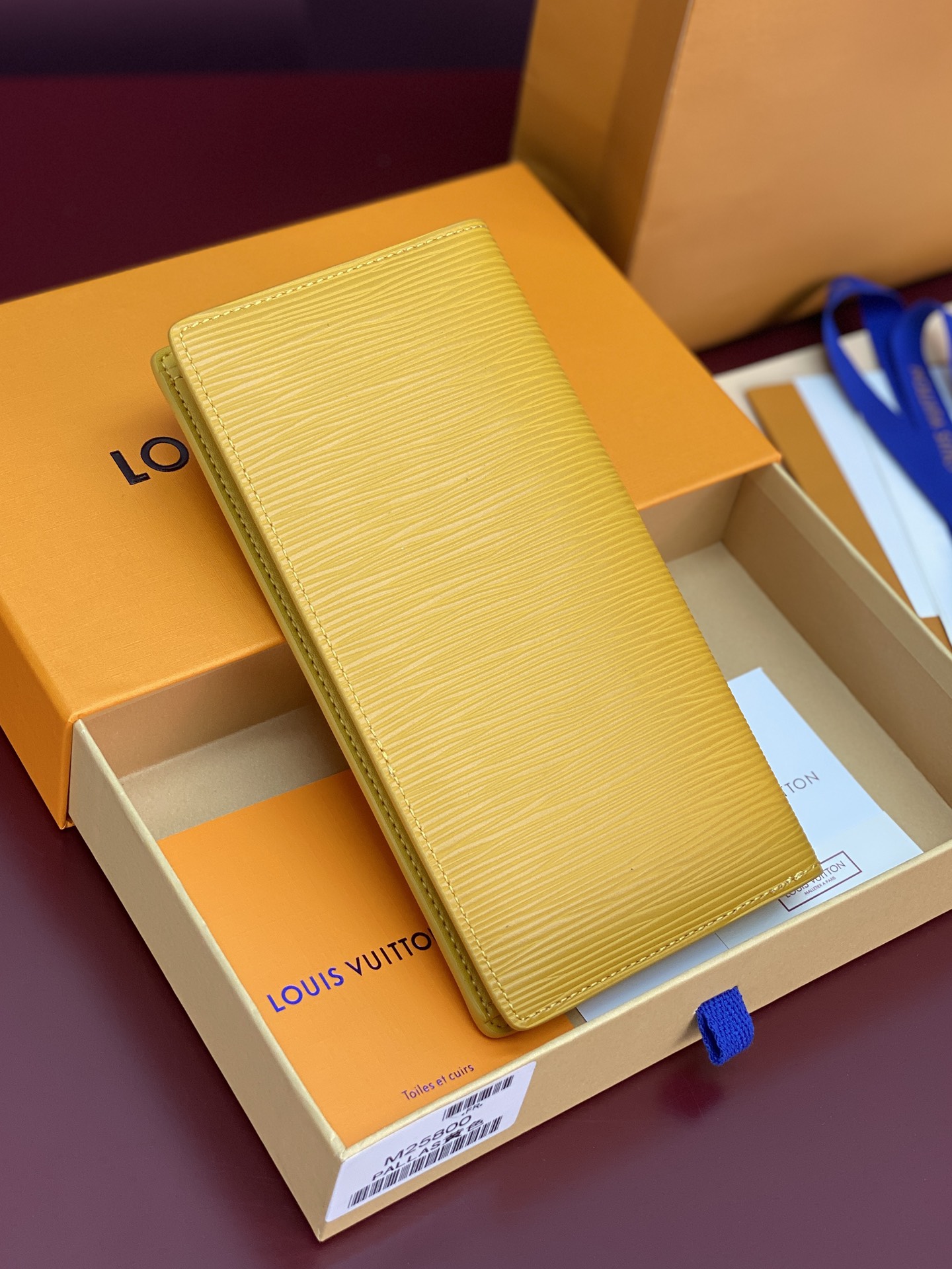 M25800 黄色！🦀 水波纹长夹！Brazza 钱夹含有多个信用卡槽和纸币个隔层 非常实用 优雅柔软的