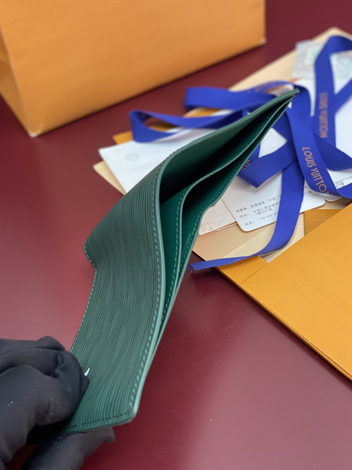 M25801 绿色！🐸MULTIPLE 钱夹、本款 Multiple 钱夹为 Epi 牛皮革压印别致肌理