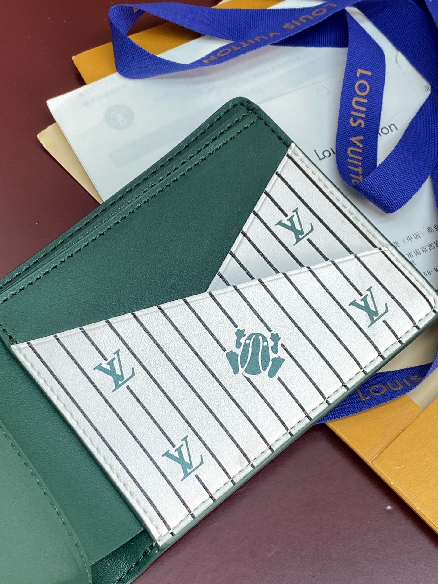 M25801 绿色！🐸MULTIPLE 钱夹、本款 Multiple 钱夹为 Epi 牛皮革压印别致肌理