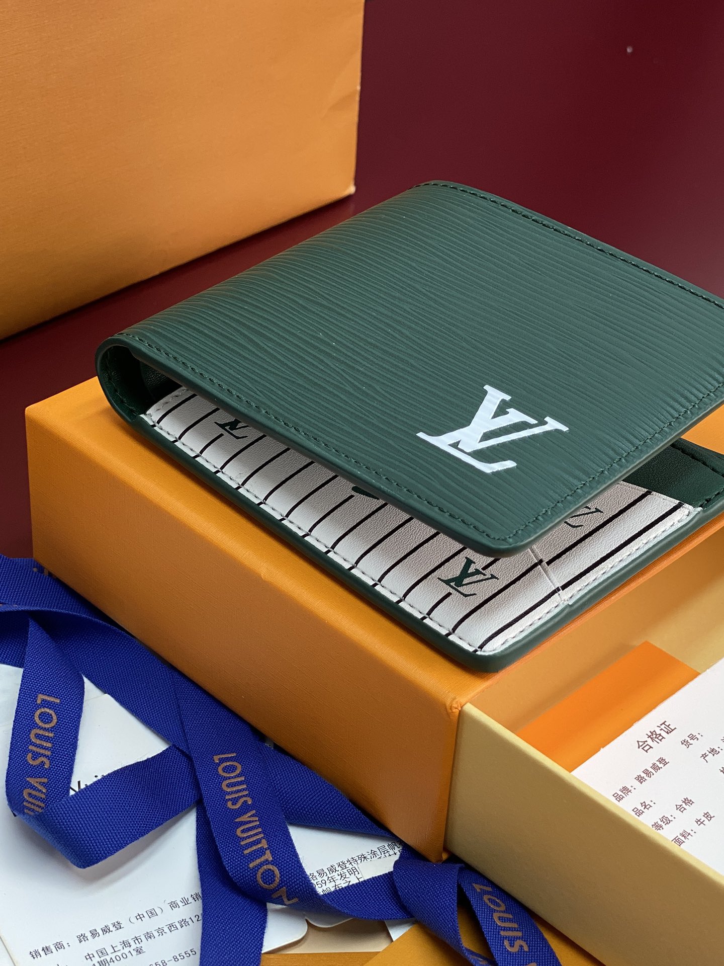 M25801 绿色！🐸MULTIPLE 钱夹、本款 Multiple 钱夹为 Epi 牛皮革压印别致肌理