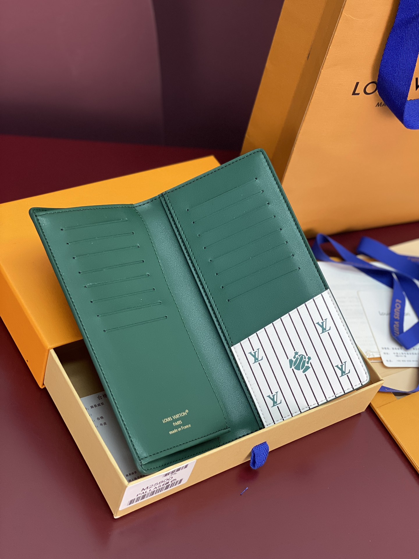 M25800 绿色！🐸水波纹长夹！Brazza 钱夹含有多个信用卡槽和纸币个隔层 非常实用 优雅柔软的E