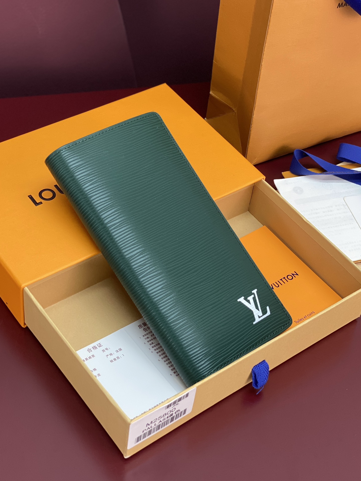 M25800 绿色！🐸水波纹长夹！Brazza 钱夹含有多个信用卡槽和纸币个隔层 非常实用 优雅柔软的E