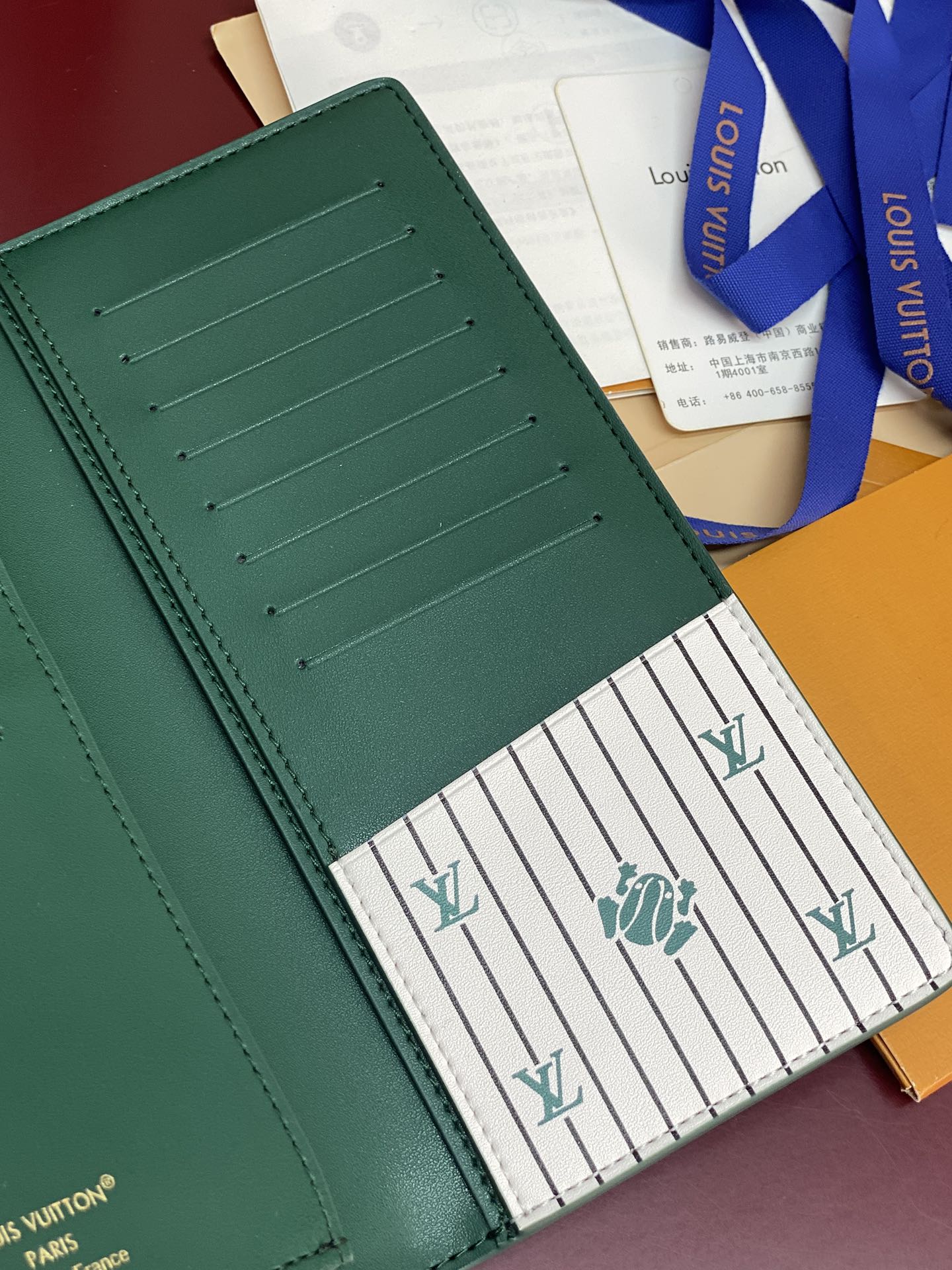 M25800 绿色！🐸水波纹长夹！Brazza 钱夹含有多个信用卡槽和纸币个隔层 非常实用 优雅柔软的E