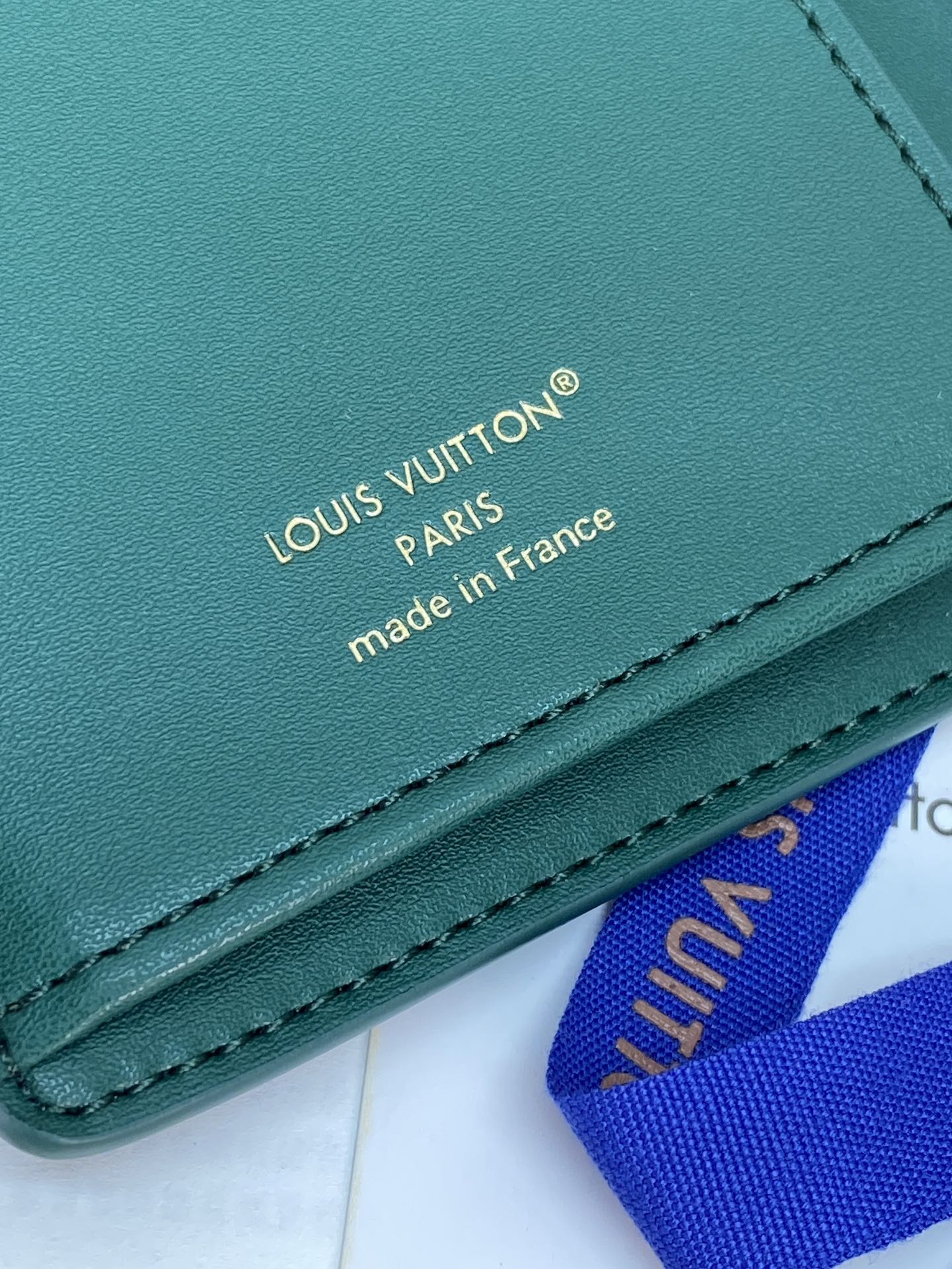 M25800 绿色！🐸水波纹长夹！Brazza 钱夹含有多个信用卡槽和纸币个隔层 非常实用 优雅柔软的E