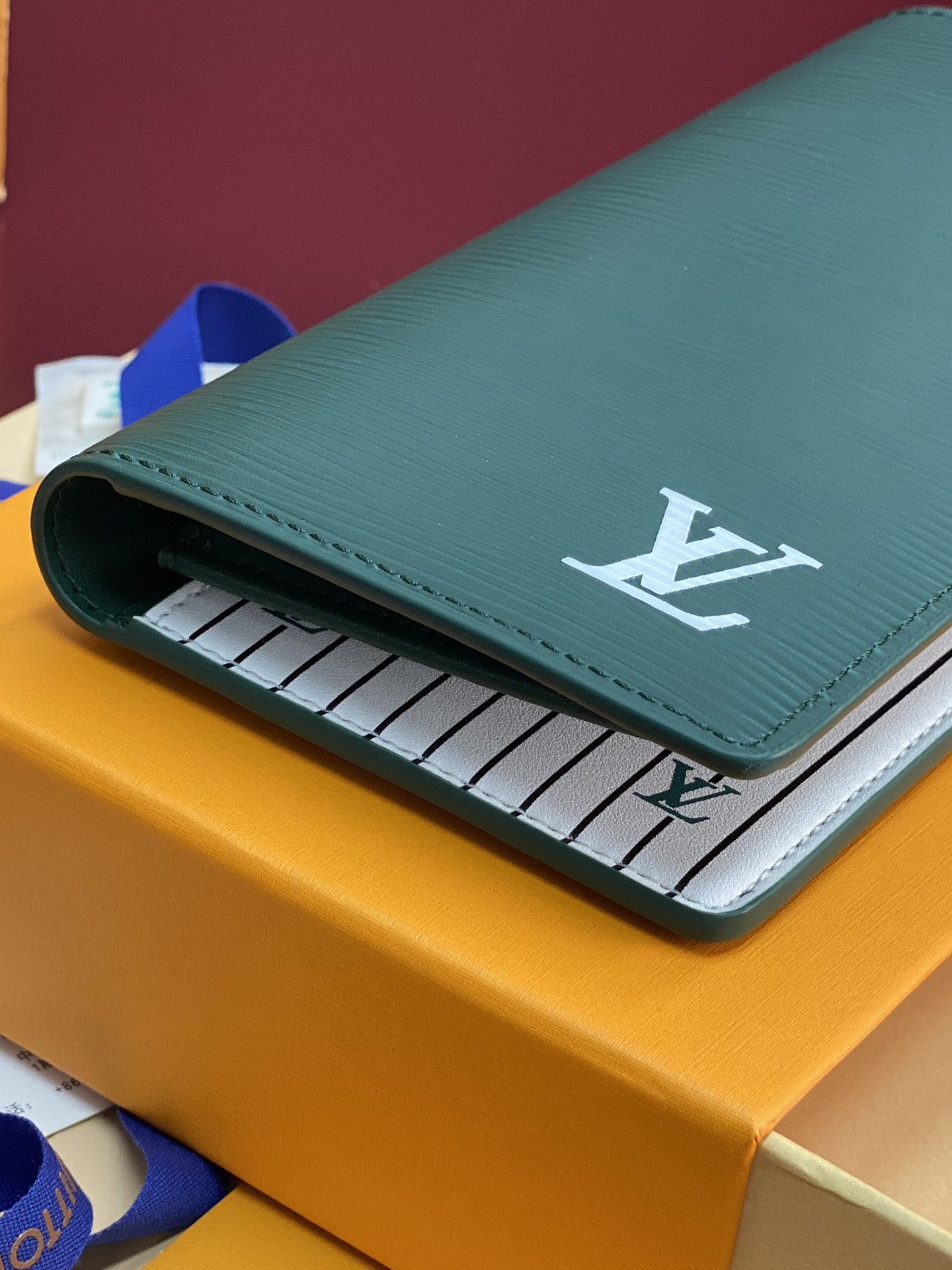 M25800 绿色！🐸水波纹长夹！Brazza 钱夹含有多个信用卡槽和纸币个隔层 非常实用 优雅柔软的E