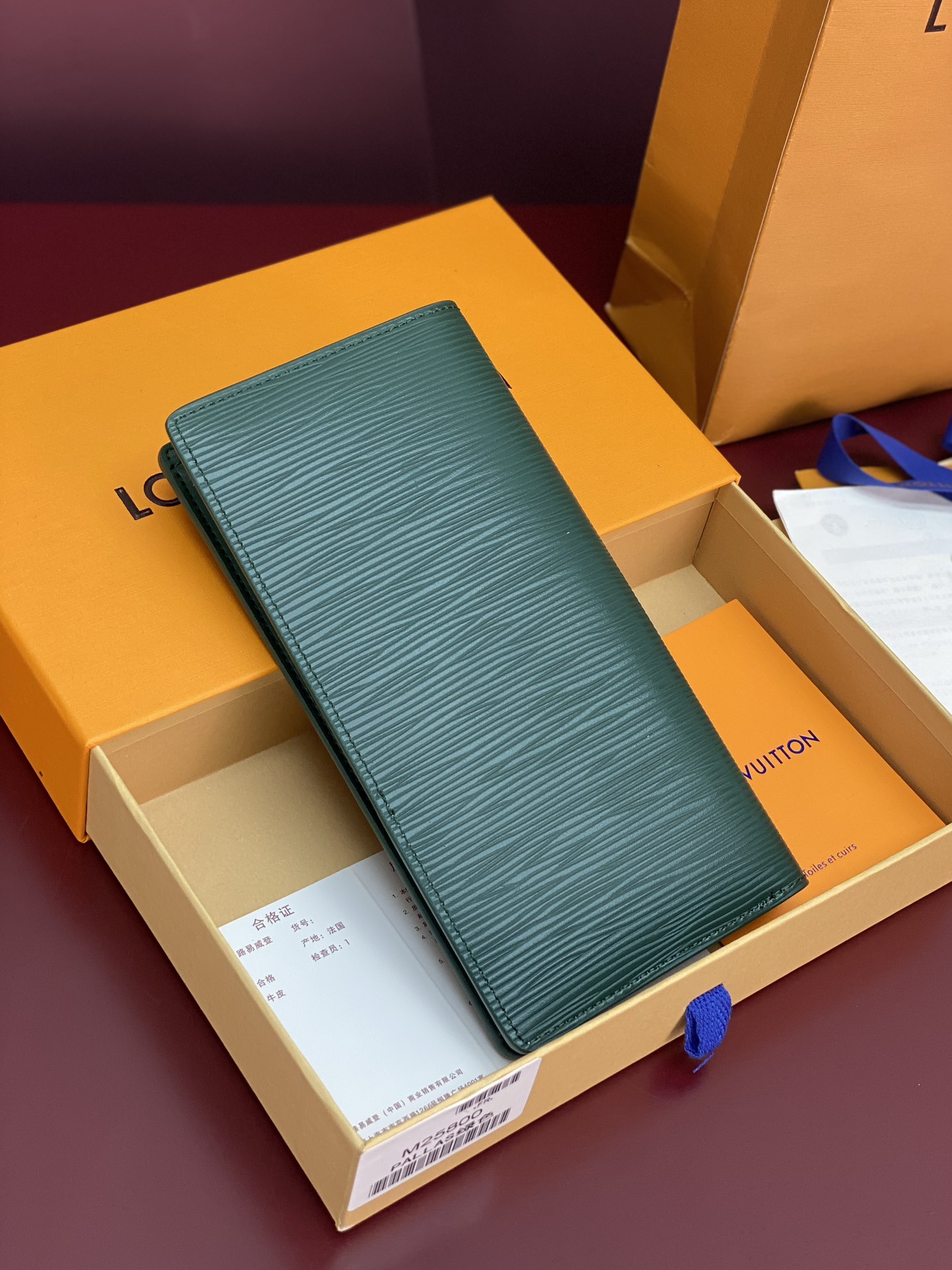 M25800 绿色！🐸水波纹长夹！Brazza 钱夹含有多个信用卡槽和纸币个隔层 非常实用 优雅柔软的E