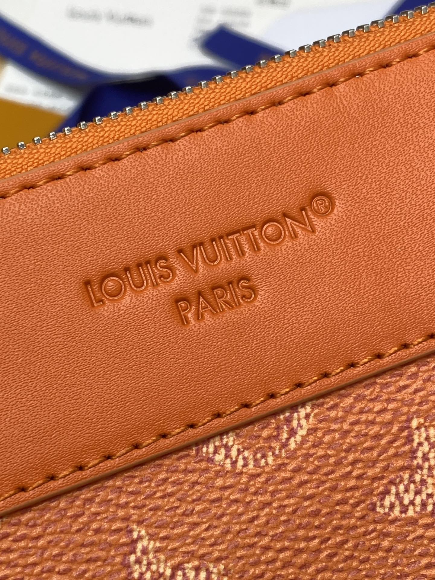 升级版本⚠️M12665 橙色！POCHETTE VOYAGE SOUPLE 手拿包 Pochette 