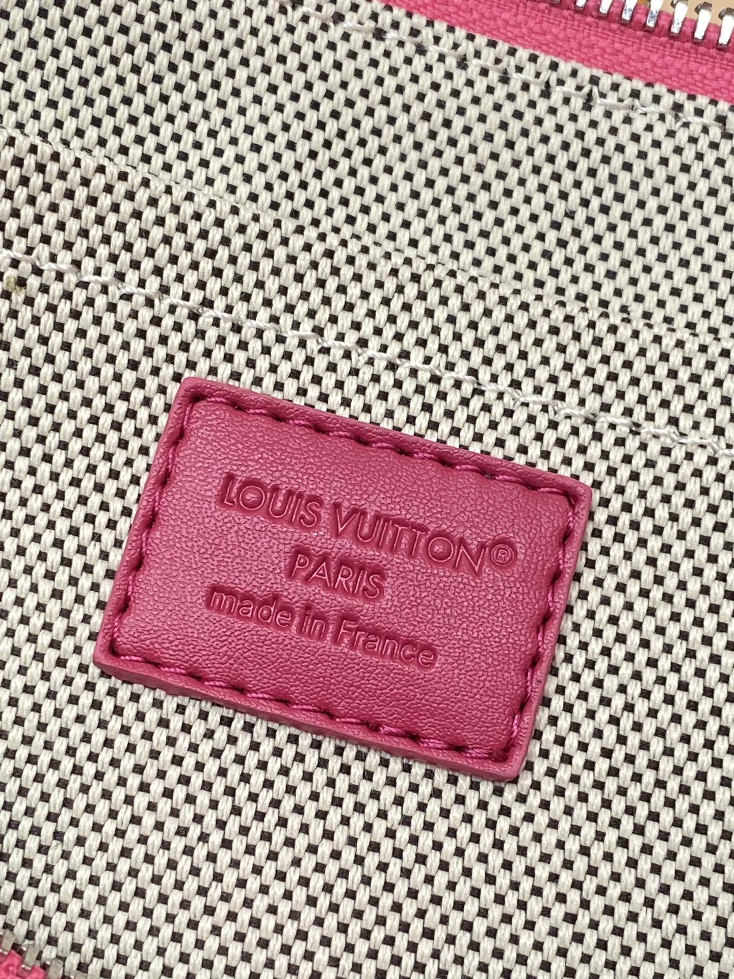 升级版本⚠️M12665 枚红色！POCHETTE VOYAGE SOUPLE 手拿包 Pochette