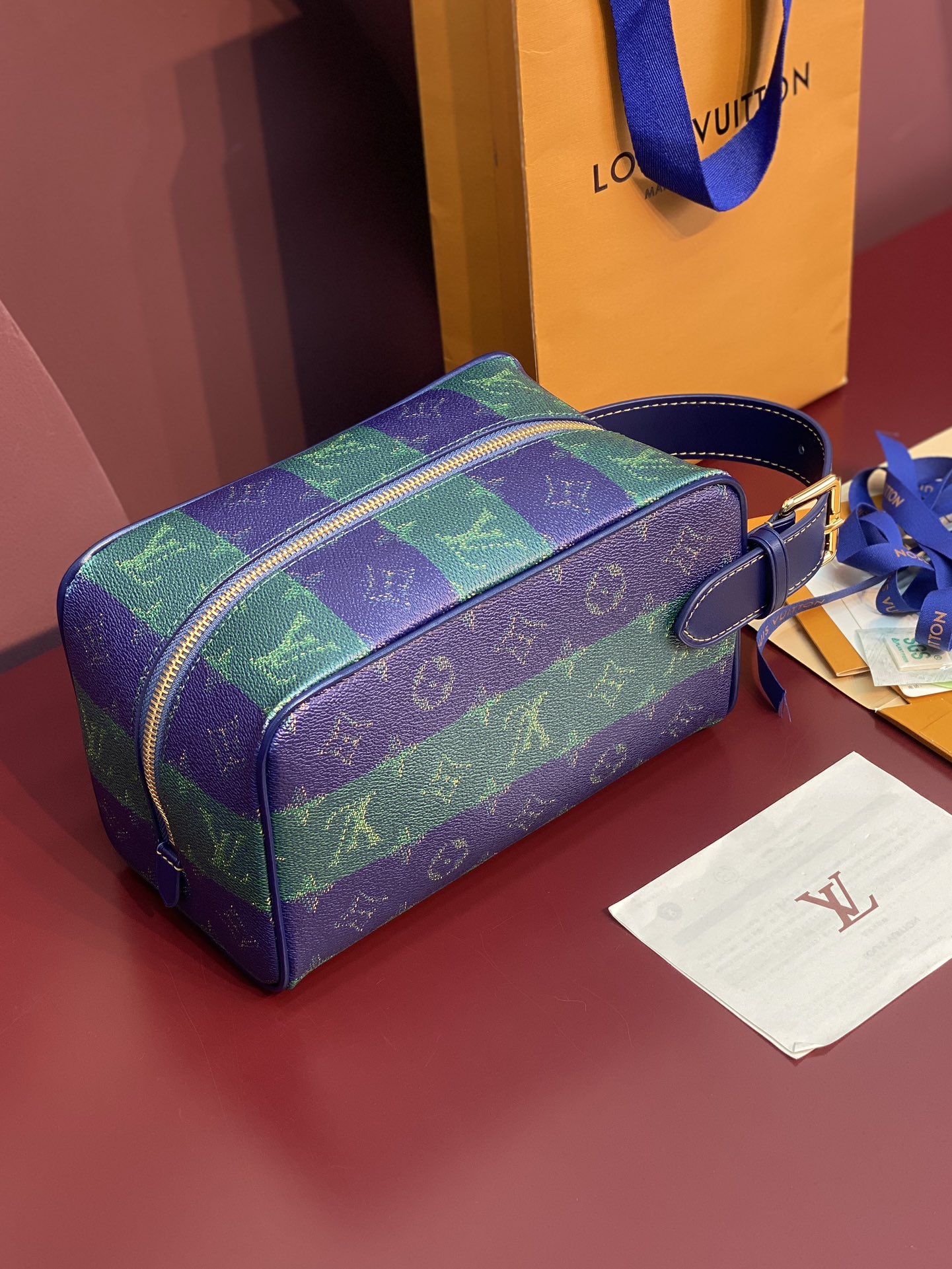 M25902 蓝条纹！芯版版！LOCKER DOPP KIT 盥洗袋取材 Pharrell Willia