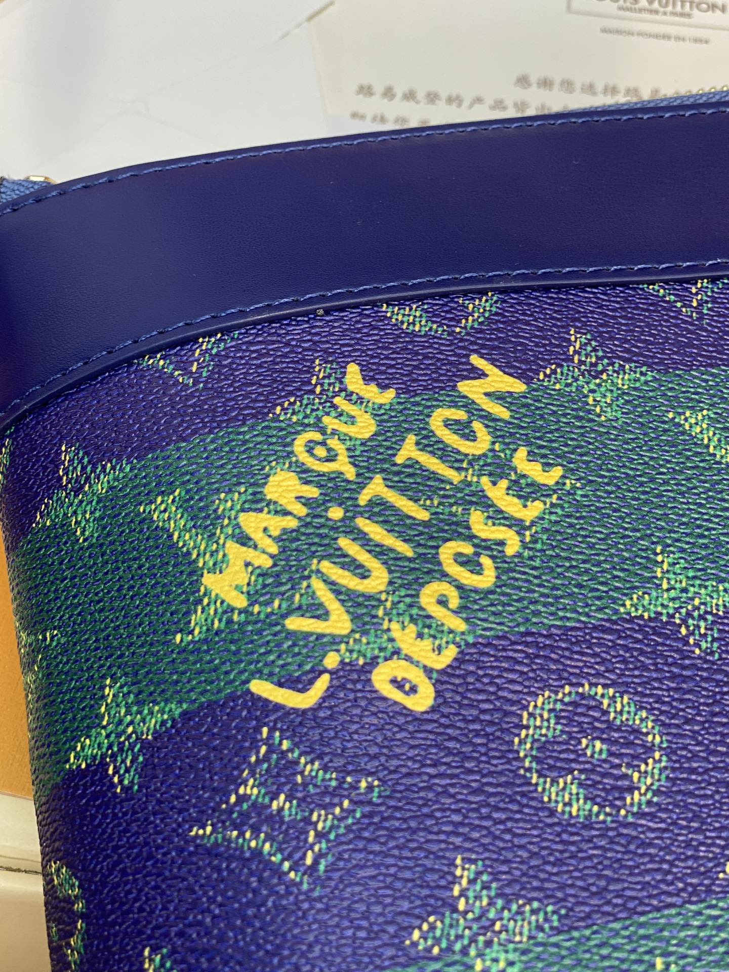 升级版本⚠️M11545 蓝条纹！POCHETTE VOYAGE SOUPLE 手拿包 Pochette