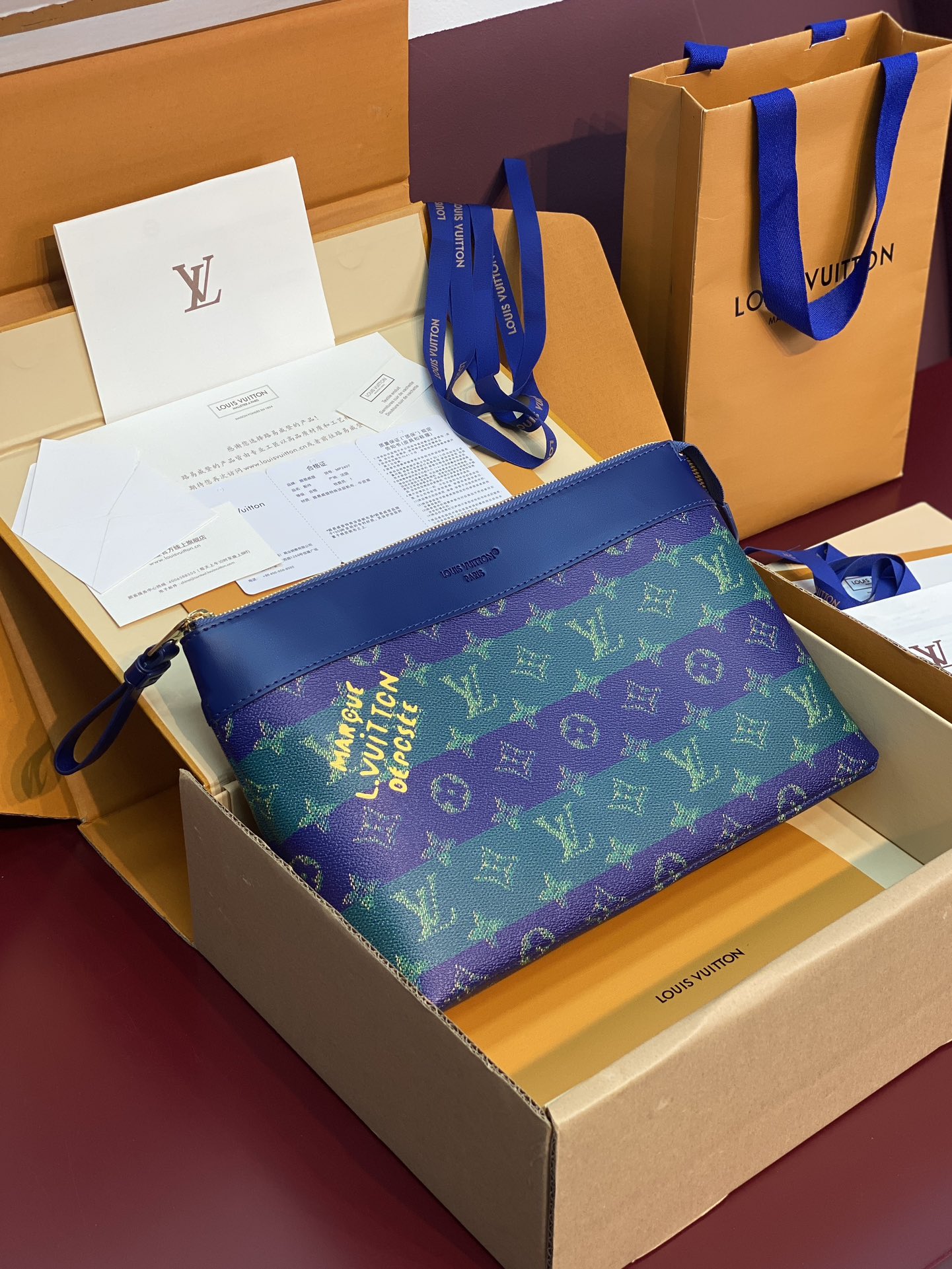 升级版本⚠️M11545 蓝条纹！POCHETTE VOYAGE SOUPLE 手拿包 Pochette