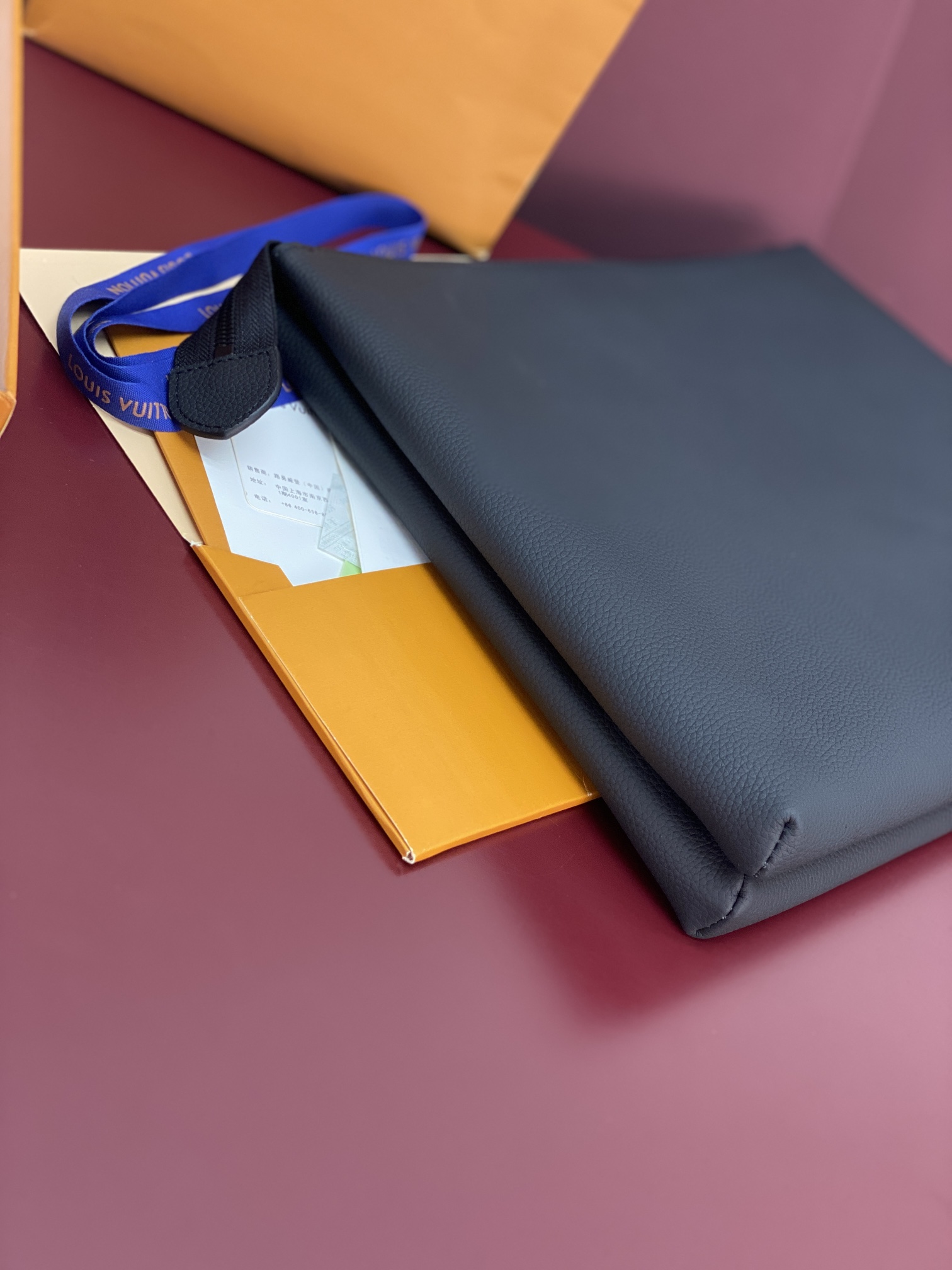 M25943黑色！(头层牛皮制作⚠️)Duo Pouch 手拿包 Duo口袋由牛皮革制成,带有三个独立的