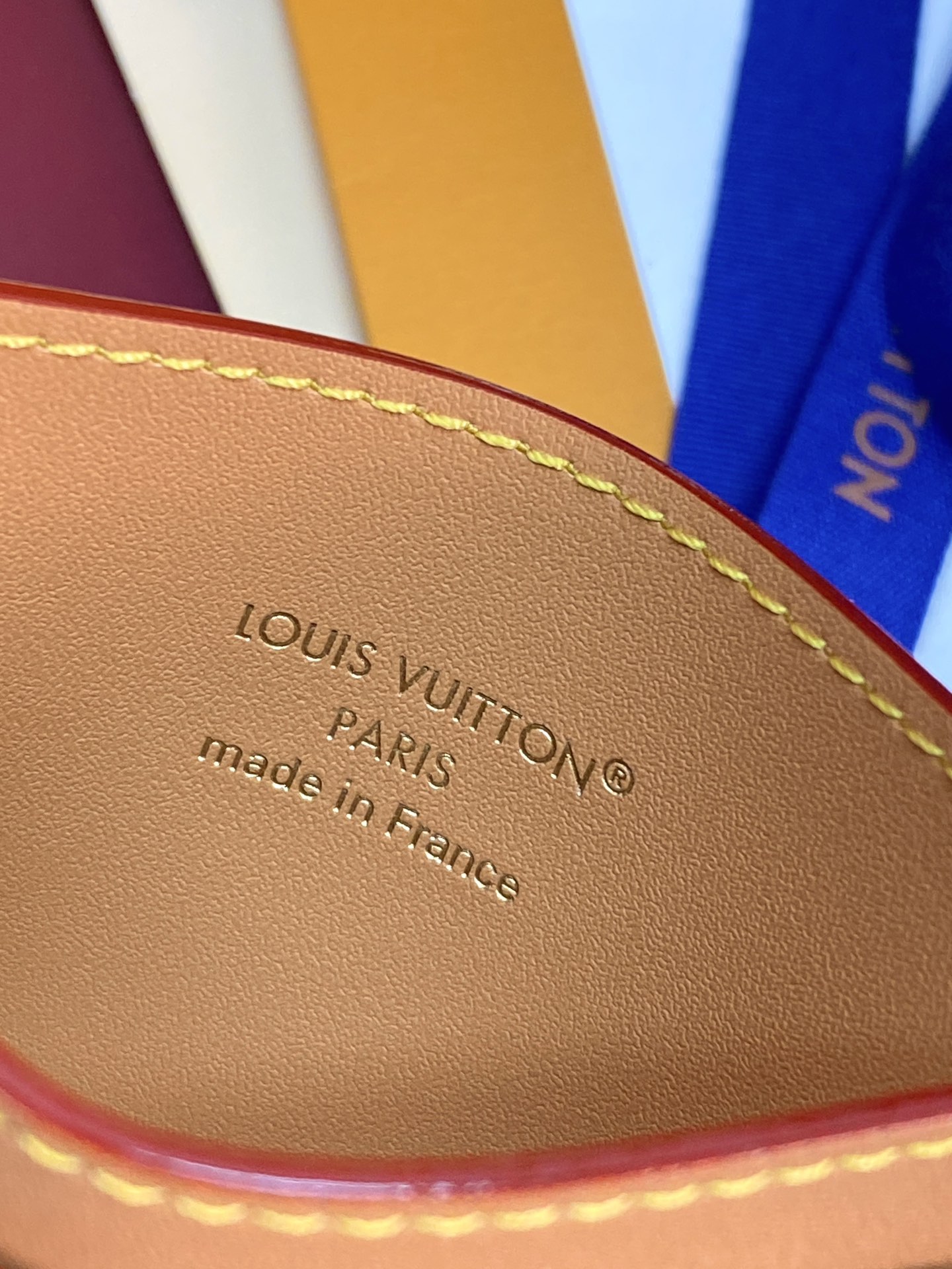 M14733 卡片夹！TRIPLE Triple 卡夹取材 Monogram 涂层帆布，以做旧牛皮革饰边