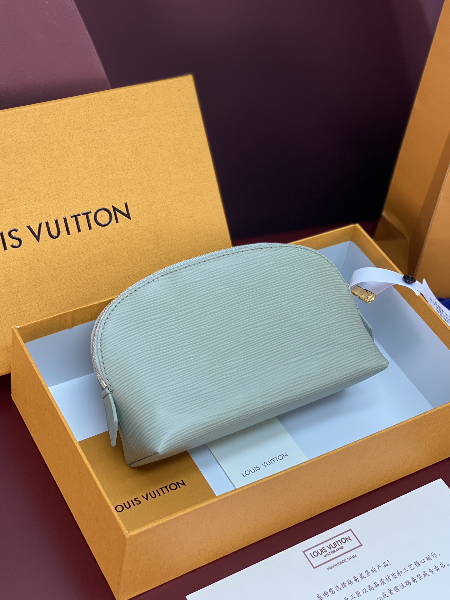 M15198 浅绿色 水波纹化妆包 当季新款 POCHETTE COSMÉTIQUE 小号化妆包 本款 