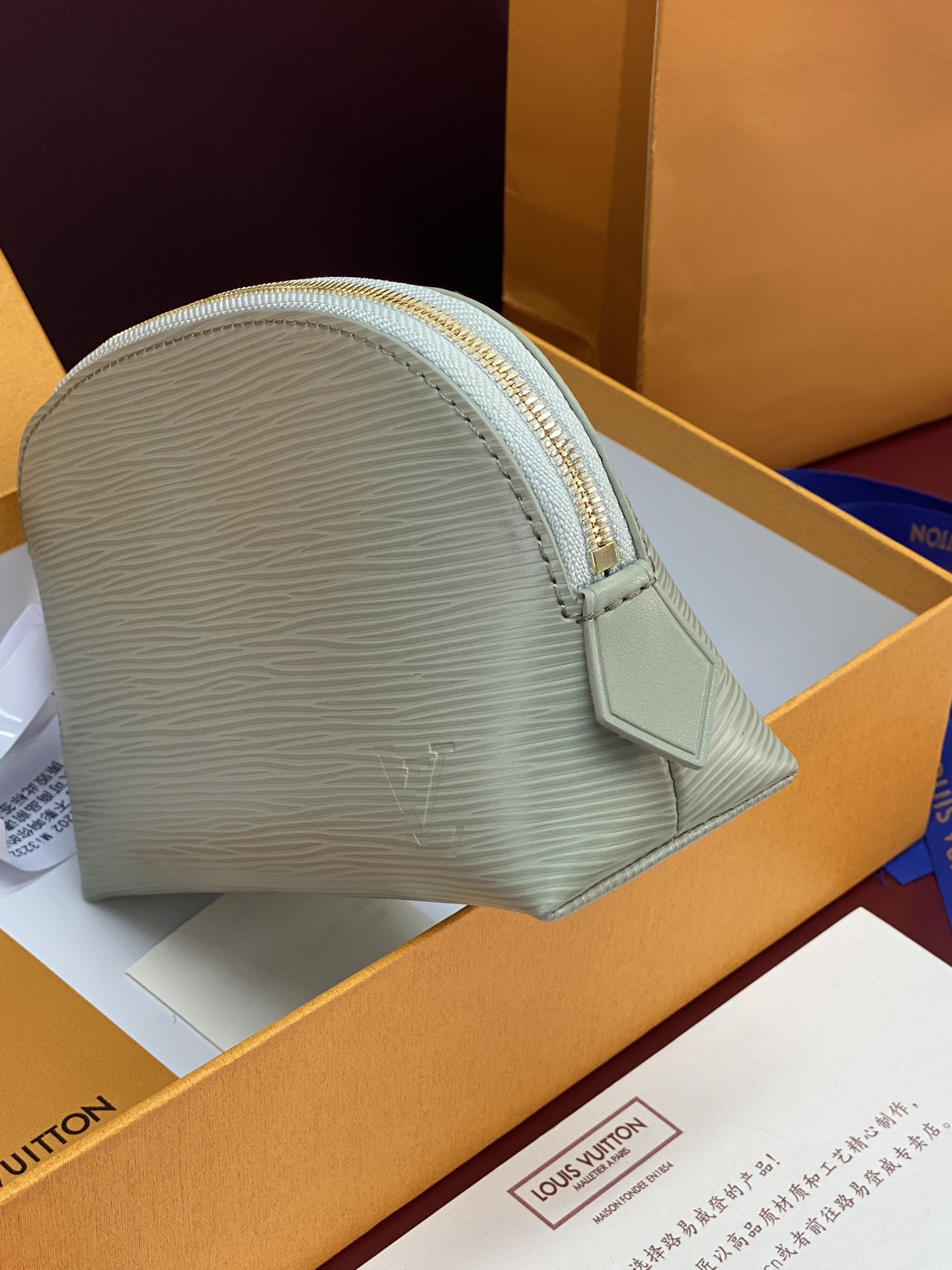 M15198 浅绿色 水波纹化妆包 当季新款 POCHETTE COSMÉTIQUE 小号化妆包 本款 