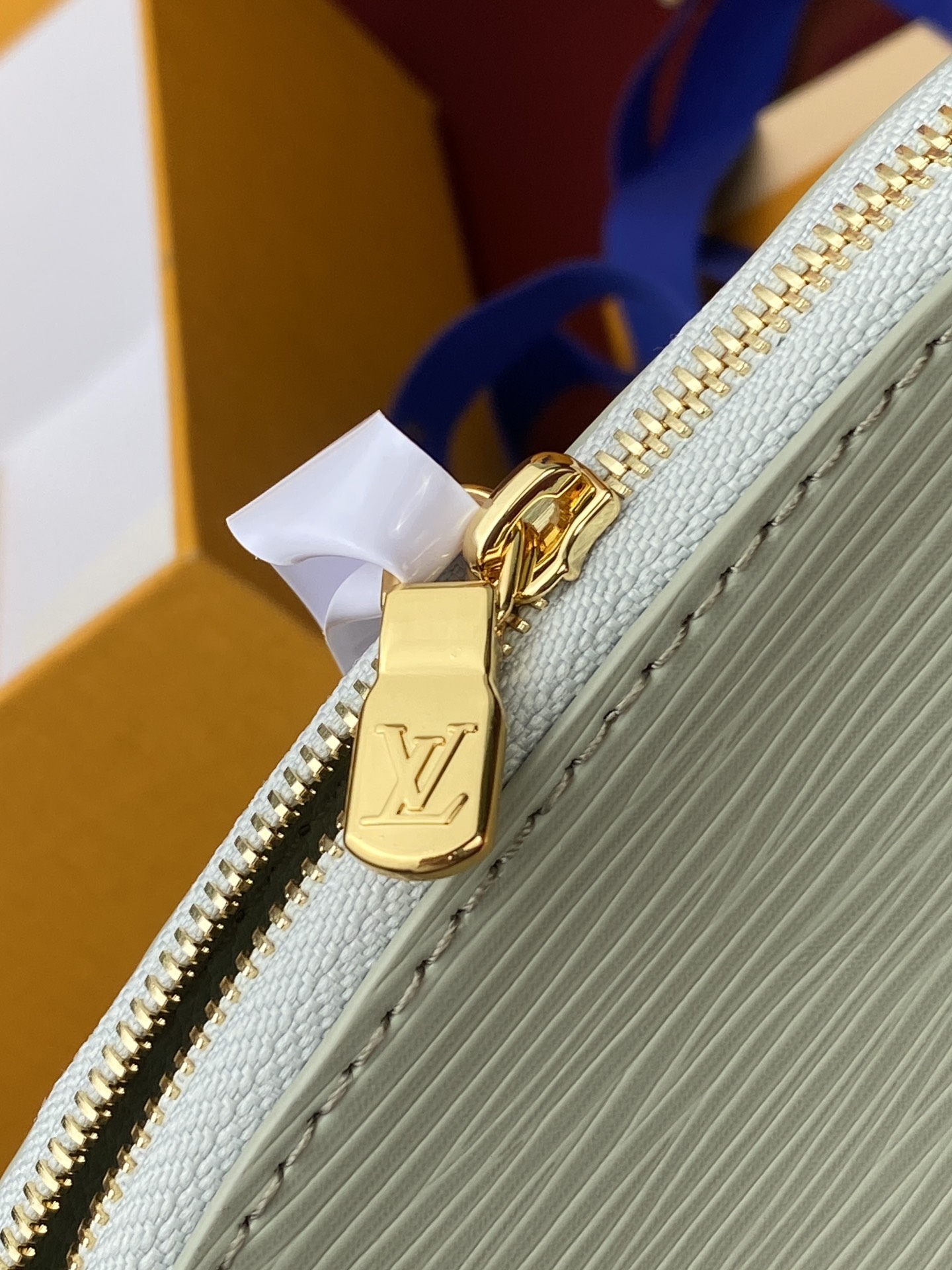 M15198 浅绿色 水波纹化妆包 当季新款 POCHETTE COSMÉTIQUE 小号化妆包 本款 