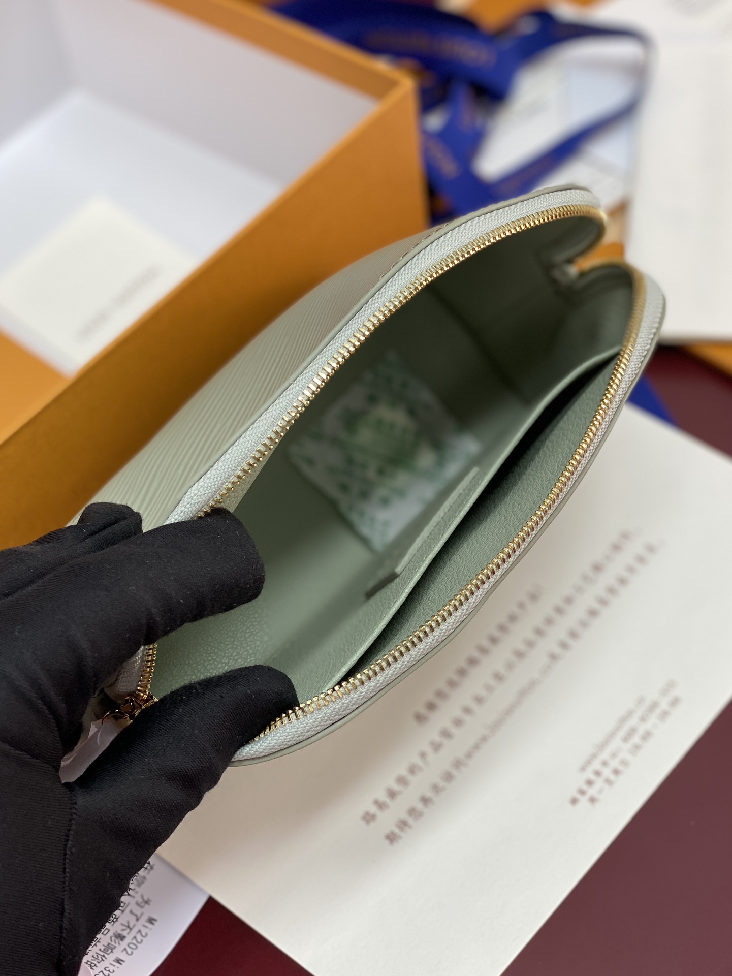 M15198 浅绿色 水波纹化妆包 当季新款 POCHETTE COSMÉTIQUE 小号化妆包 本款 