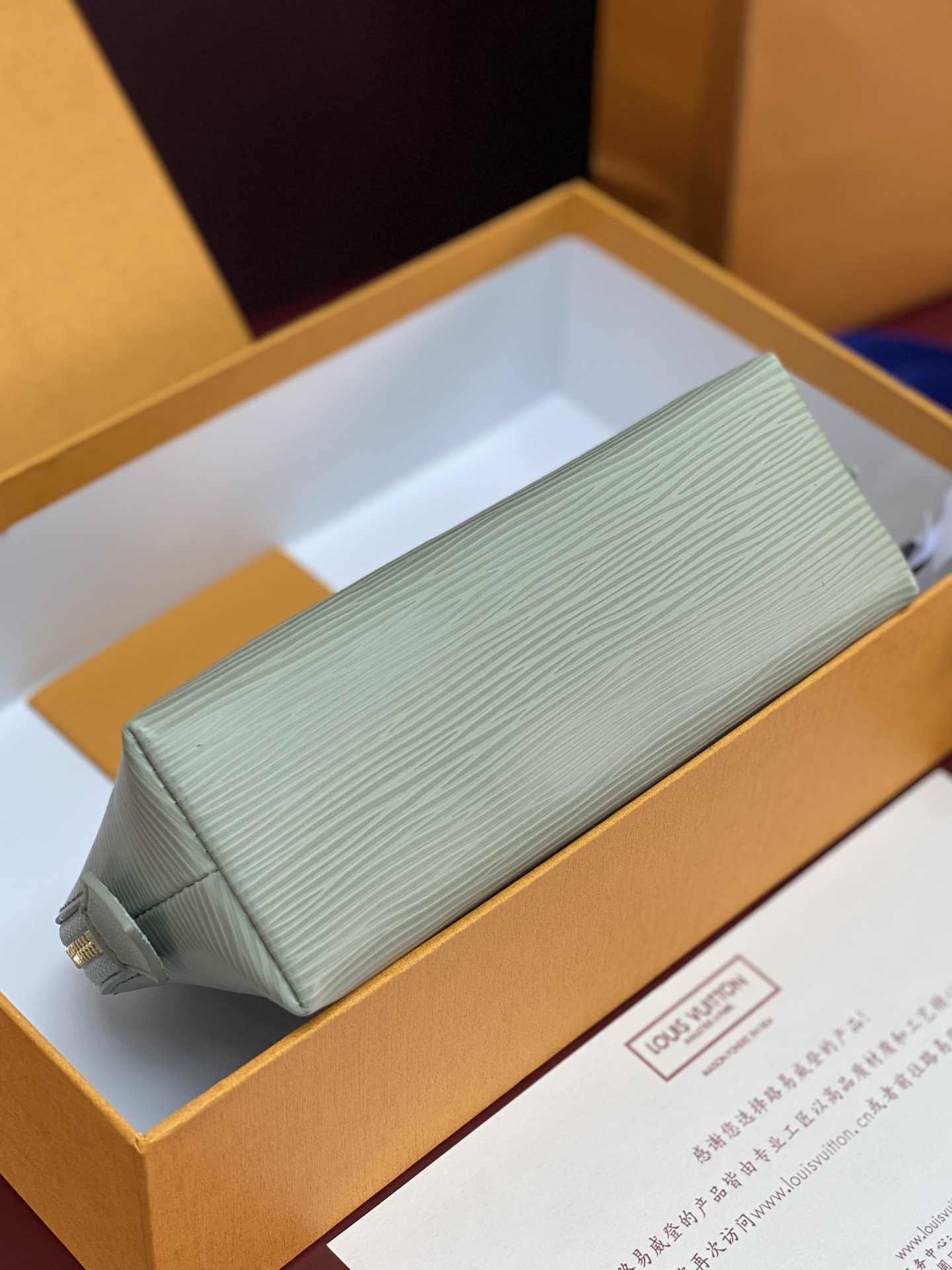 M15198 浅绿色 水波纹化妆包 当季新款 POCHETTE COSMÉTIQUE 小号化妆包 本款 