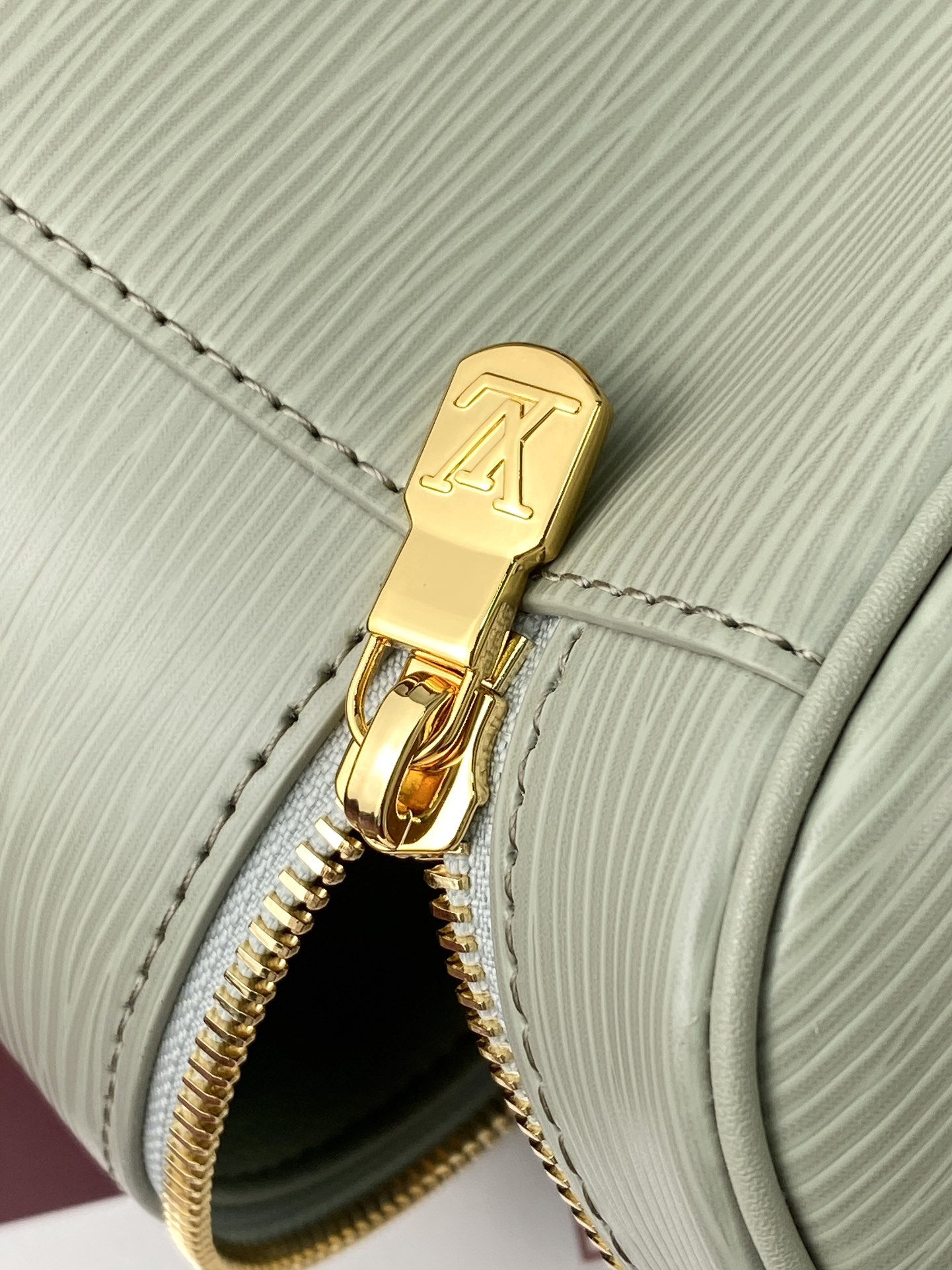 M25856 浅绿色 中号！水波纹化妆包 当季新款 NICE NANO 化妆包 本款 Nice Nano