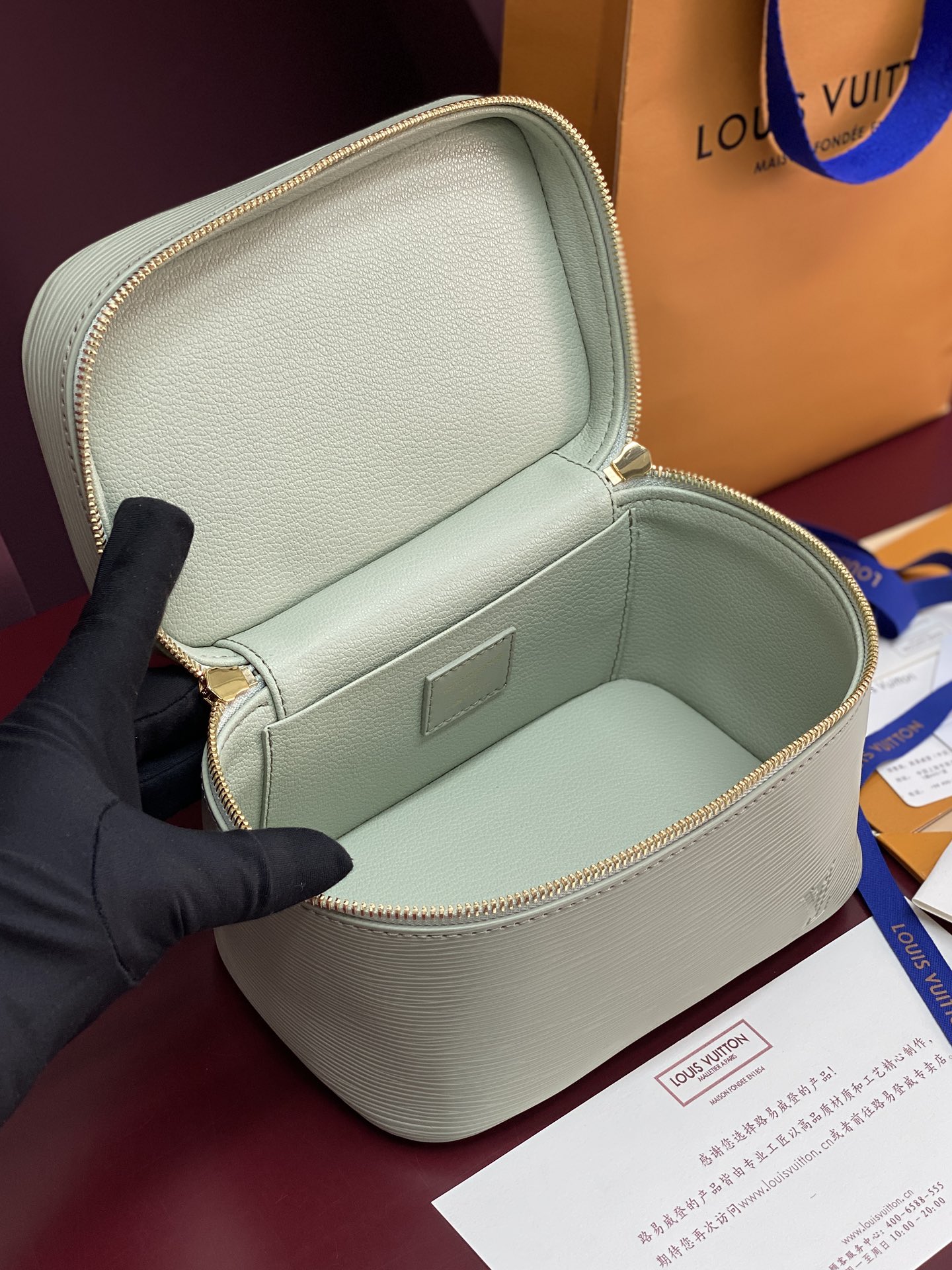 M25856 浅绿色 中号！水波纹化妆包 当季新款 NICE NANO 化妆包 本款 Nice Nano