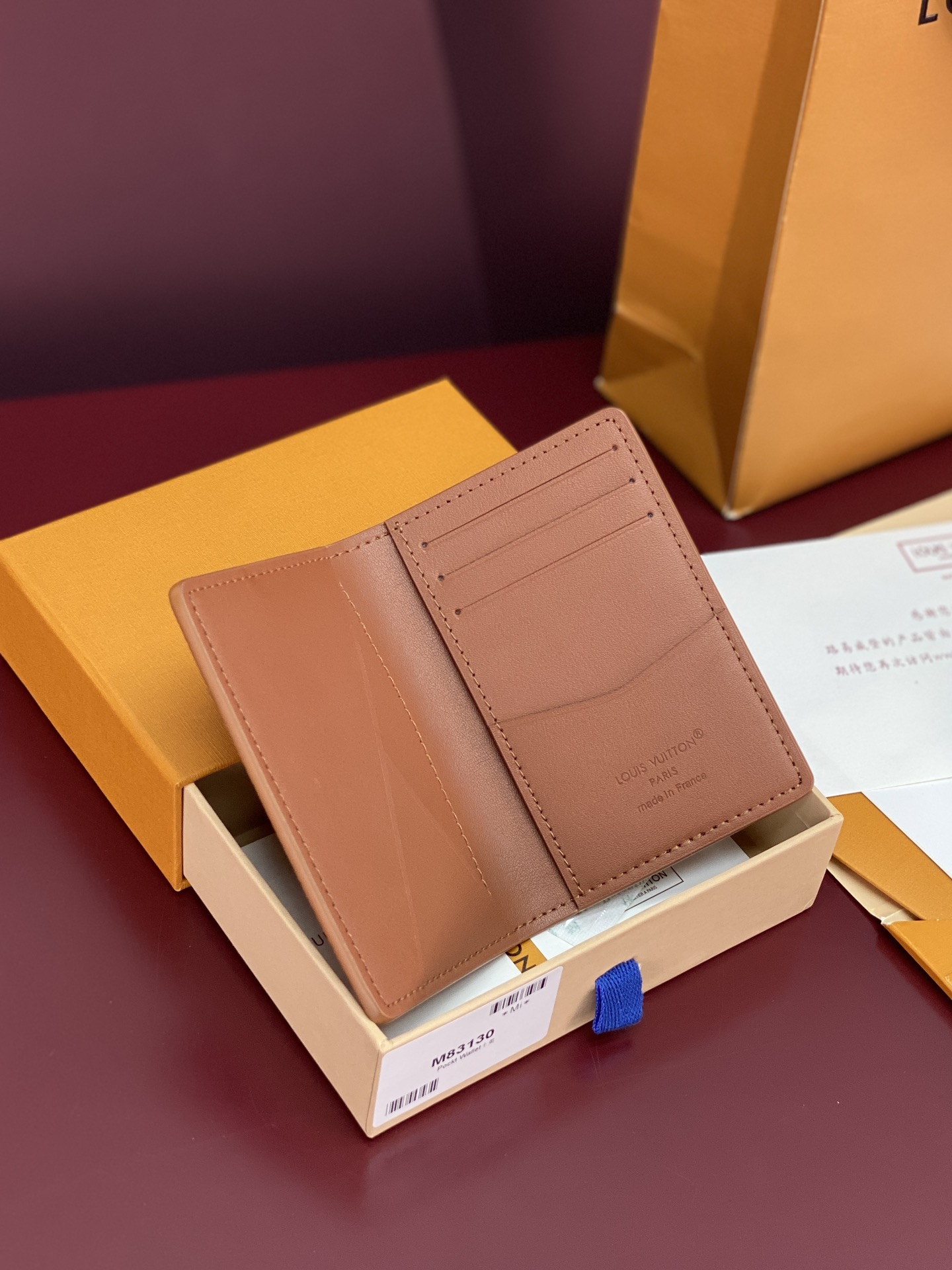 M83130 土黄！凹凸标！Taurillon 卡包！头层牛皮材质、本款口袋钱夹为 Taurillon 