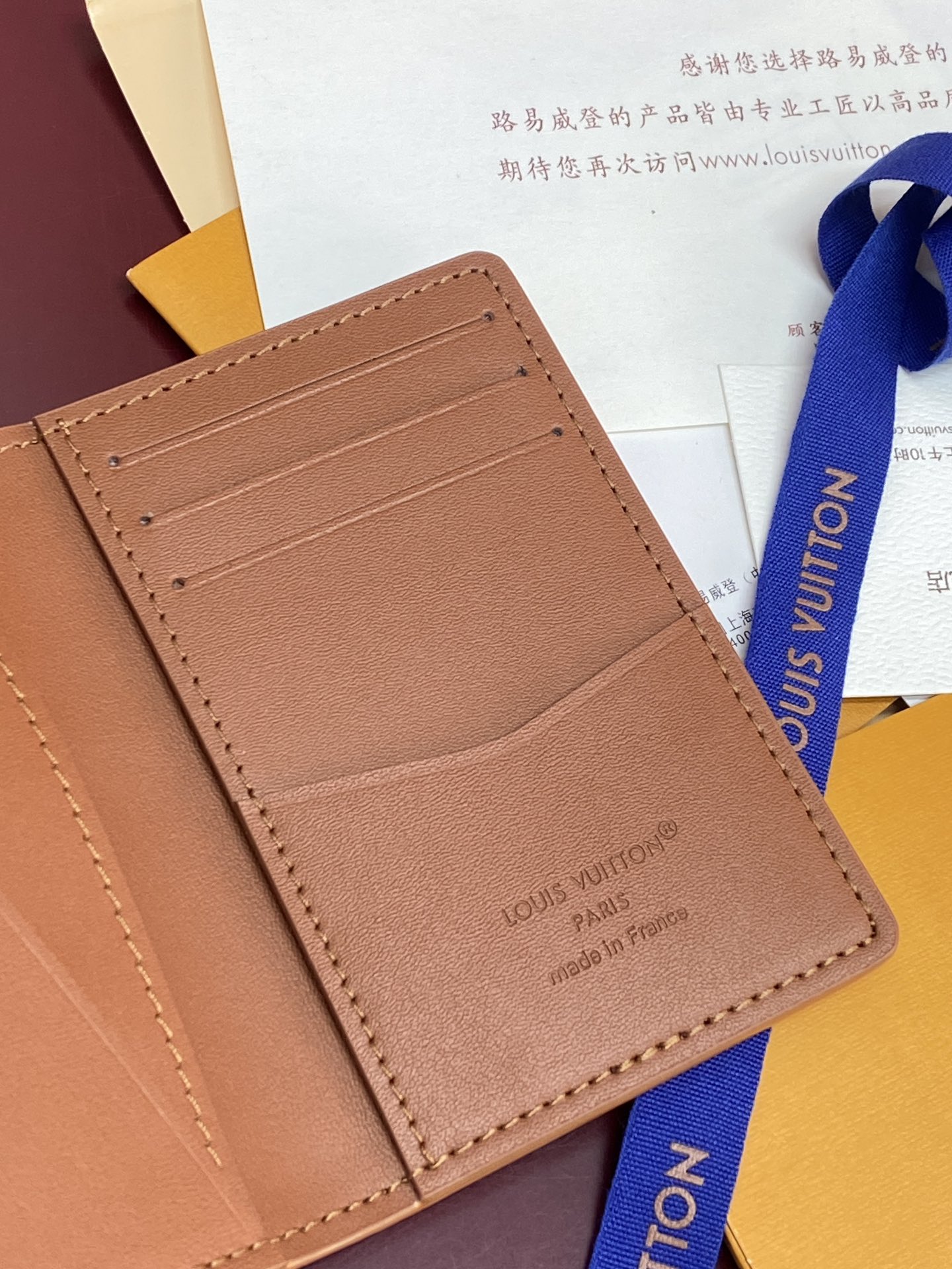 M83130 土黄！凹凸标！Taurillon 卡包！头层牛皮材质、本款口袋钱夹为 Taurillon 