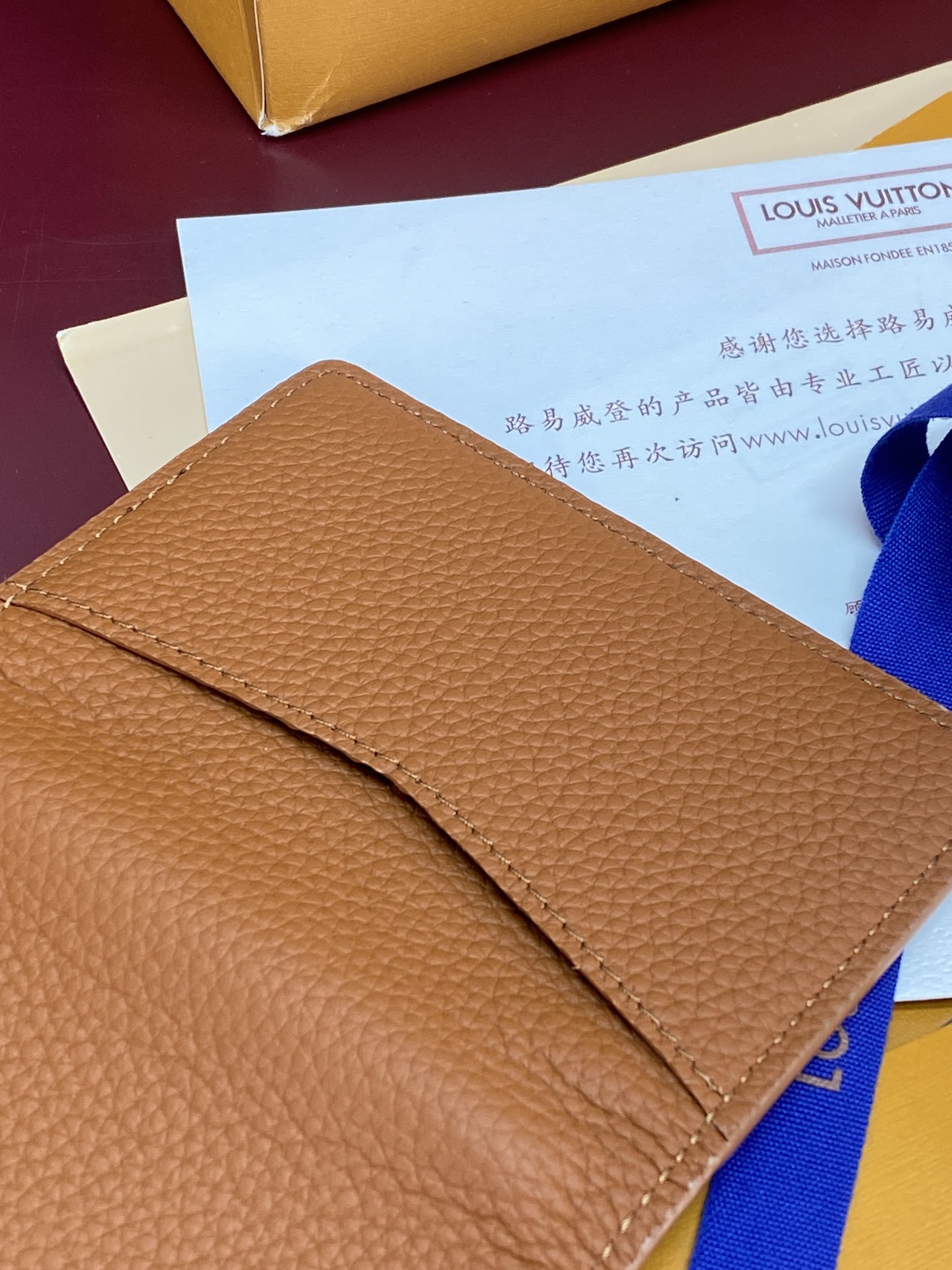 M83130 土黄！凹凸标！Taurillon 卡包！头层牛皮材质、本款口袋钱夹为 Taurillon 