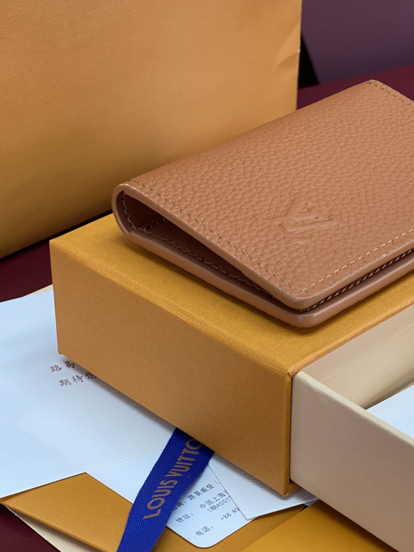 M83130 土黄！凹凸标！Taurillon 卡包！头层牛皮材质、本款口袋钱夹为 Taurillon 