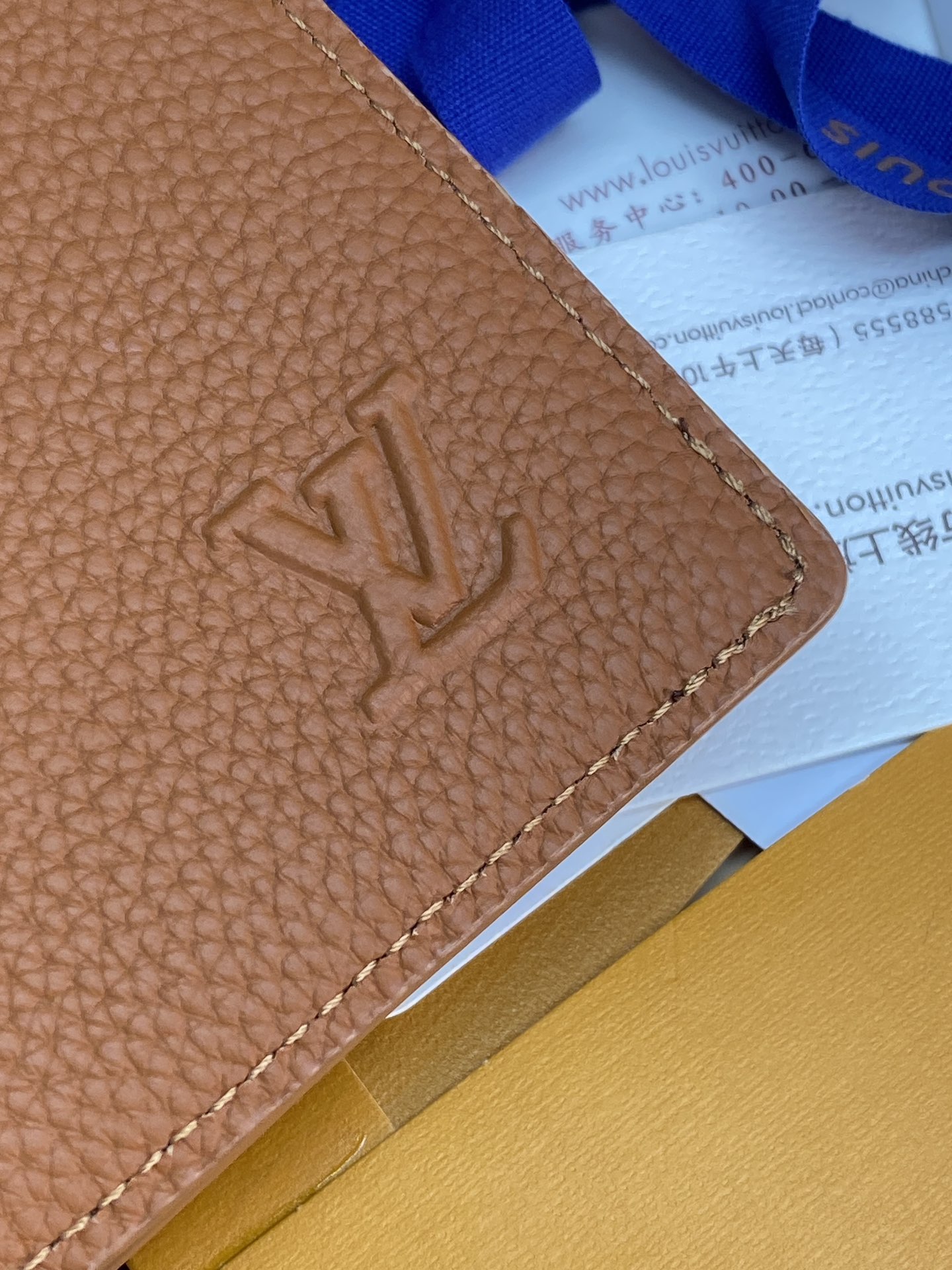 M83128 土黄！凹凸标！Multiple 短夹！头层牛皮制作、钱夹设计清爽简洁，Monogram S