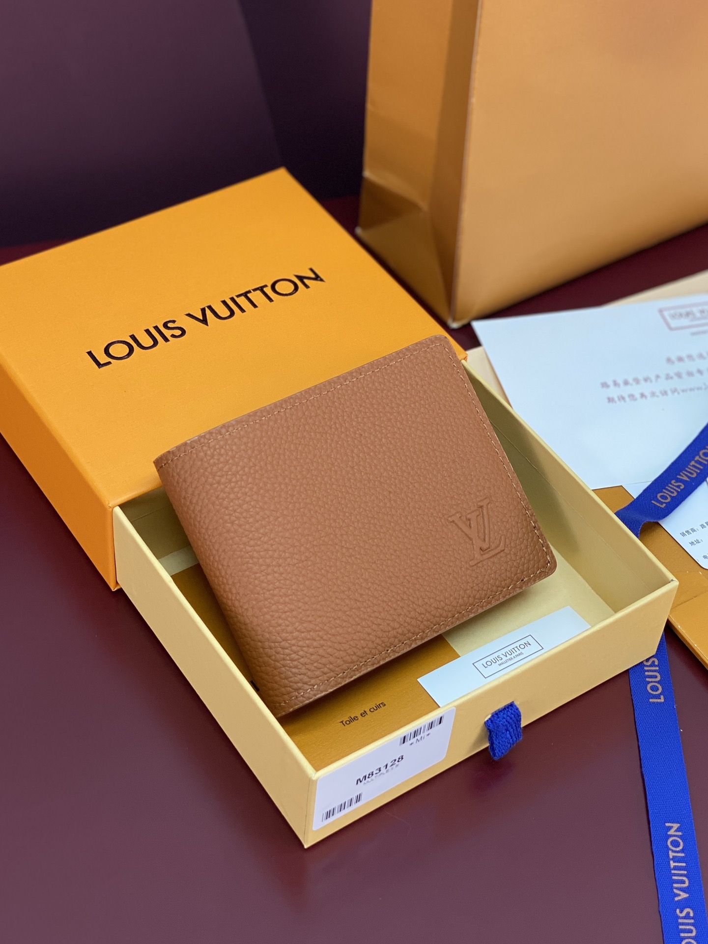 M83128 土黄！凹凸标！Multiple 短夹！头层牛皮制作、钱夹设计清爽简洁，Monogram S