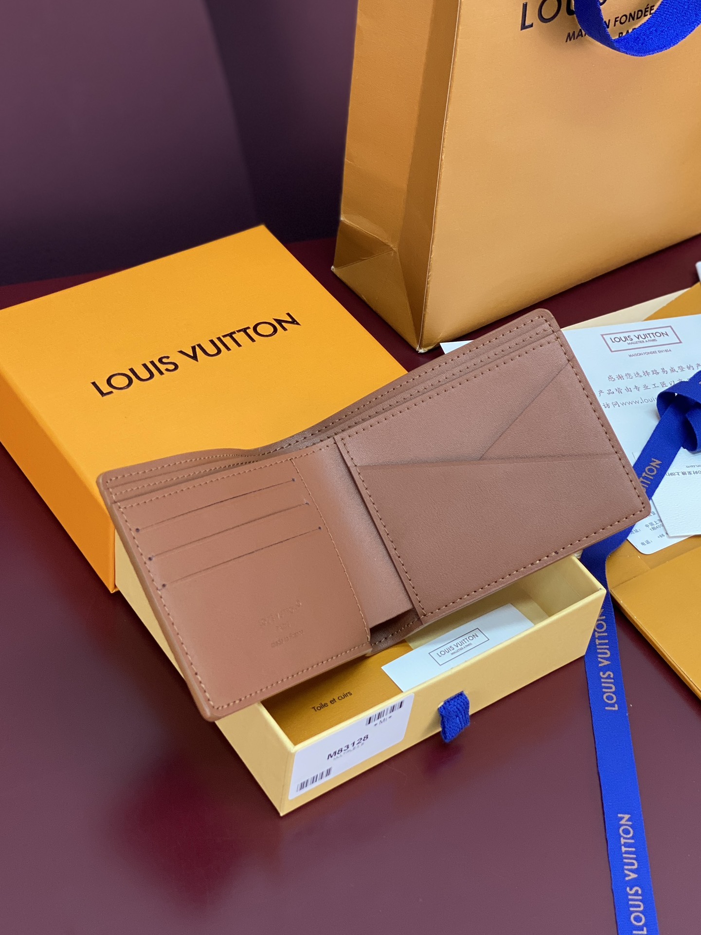 M83128 土黄！凹凸标！Multiple 短夹！头层牛皮制作、钱夹设计清爽简洁，Monogram S