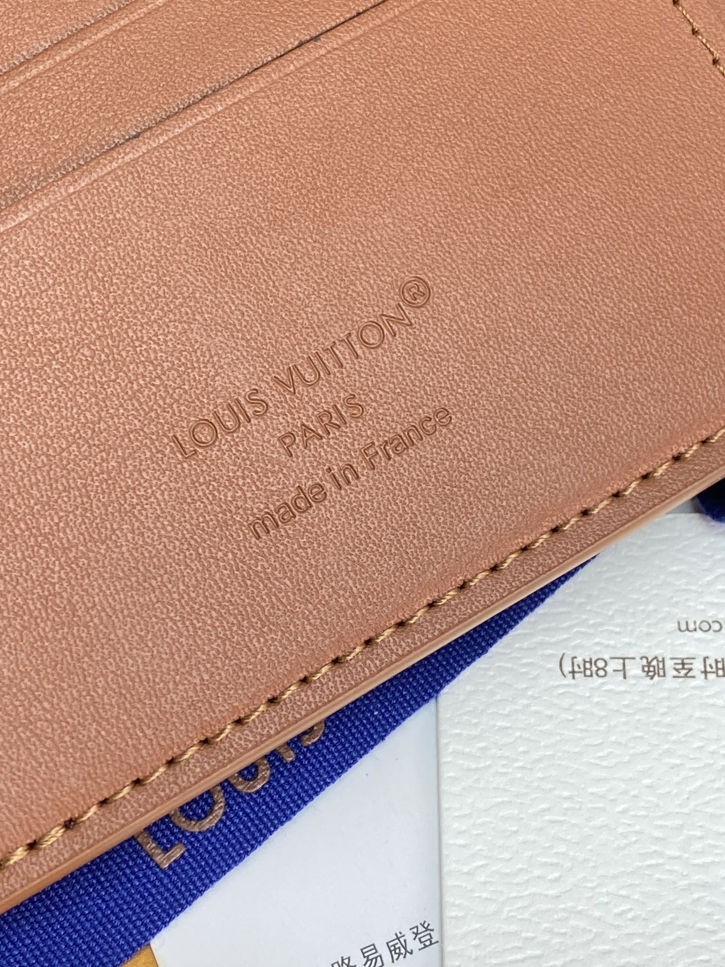 M83128 土黄！凹凸标！Multiple 短夹！头层牛皮制作、钱夹设计清爽简洁，Monogram S