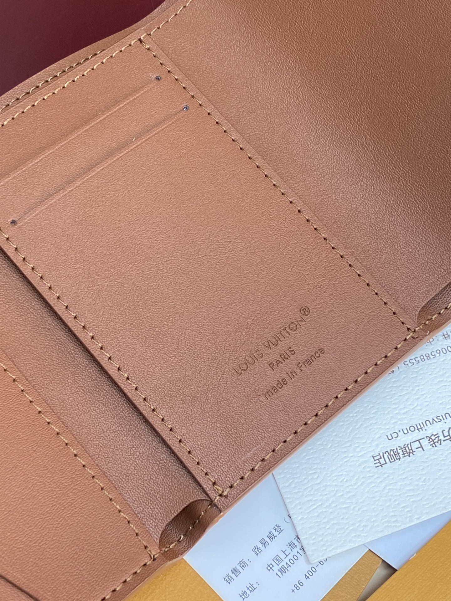 M26250 士黄！凹凸标！Victor 錢包、這款小巧的Victor錢包以Monogram Shado