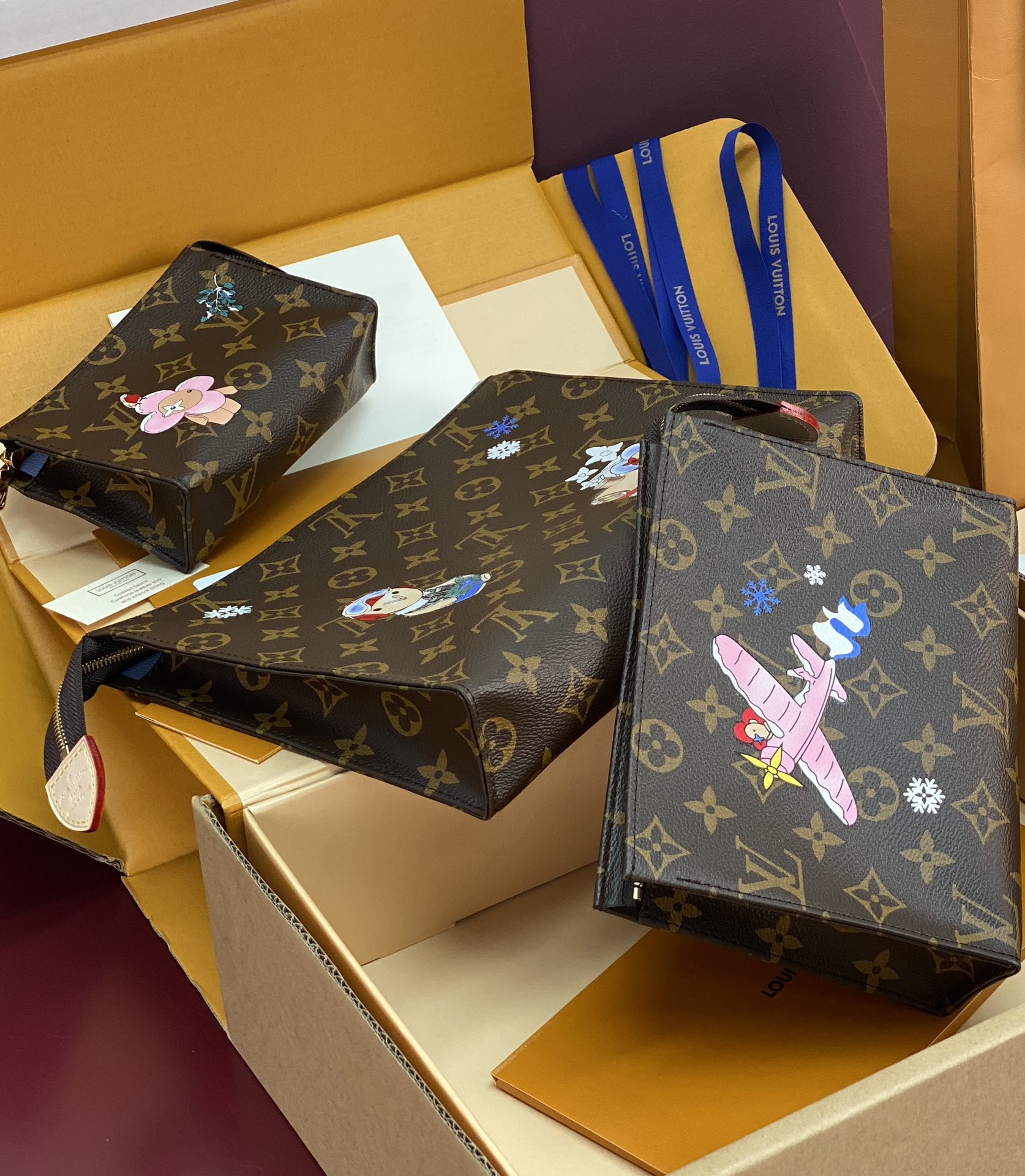 升级版本⚠️M15357丝印 圣诞款三件套 当季新款 TRIO 盥洗袋 本款盥洗袋取材 Monogram