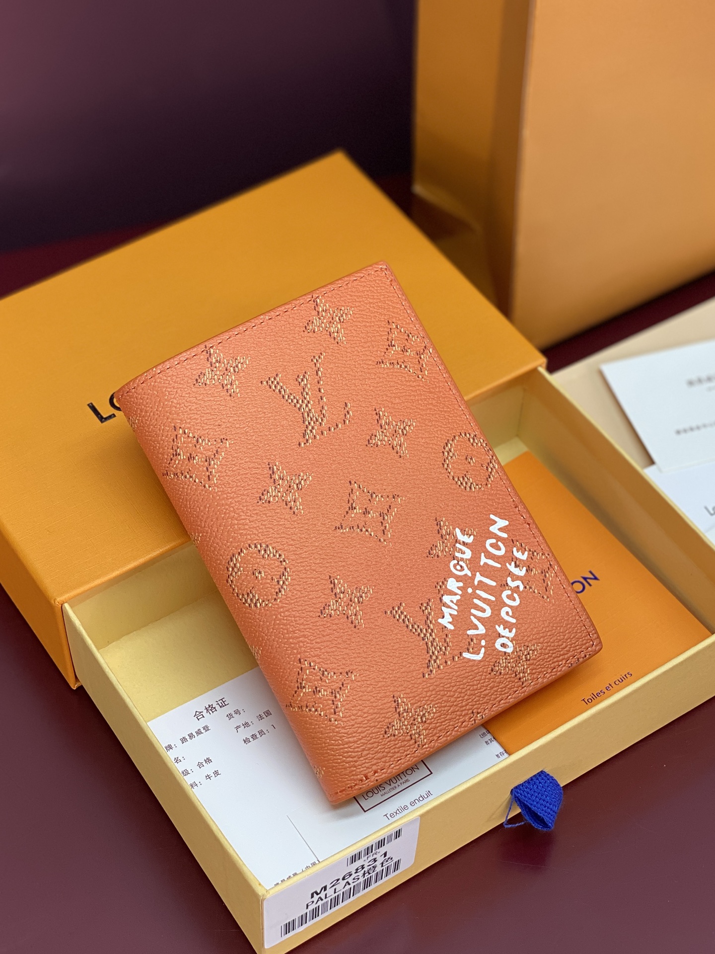 NO:674174,M26831 Orange!  Passport cover!  Invoking the brand's vintage Damier pattern, this passport case features colorful Monogram Heritage coated canvas embellished with the Marque L.Vuitton Déposée logo designed by Pharrell Williams. It can store your passport securely, and the internal slip pocket and card slot add functional details. 14 x 2.5 x 10 cm (H x W x L).,LV wallet, louis vuitton, wallets19860909M26831 橙色！护照套！本款护照套援引品牌复古 Damier 图案,为缤纷 Monogram Heritage 涂层帆布点缀 Pharrell Williams 设计的 Marque L.Vuitton Déposée 标识.可妥善收纳护照,内贴袋与卡片夹层增添功能细节. 14 x 2.5 x 10 厘米 (高 x 宽 x 长度).,LV钱包,louis vuitton,wallets,欧美剧