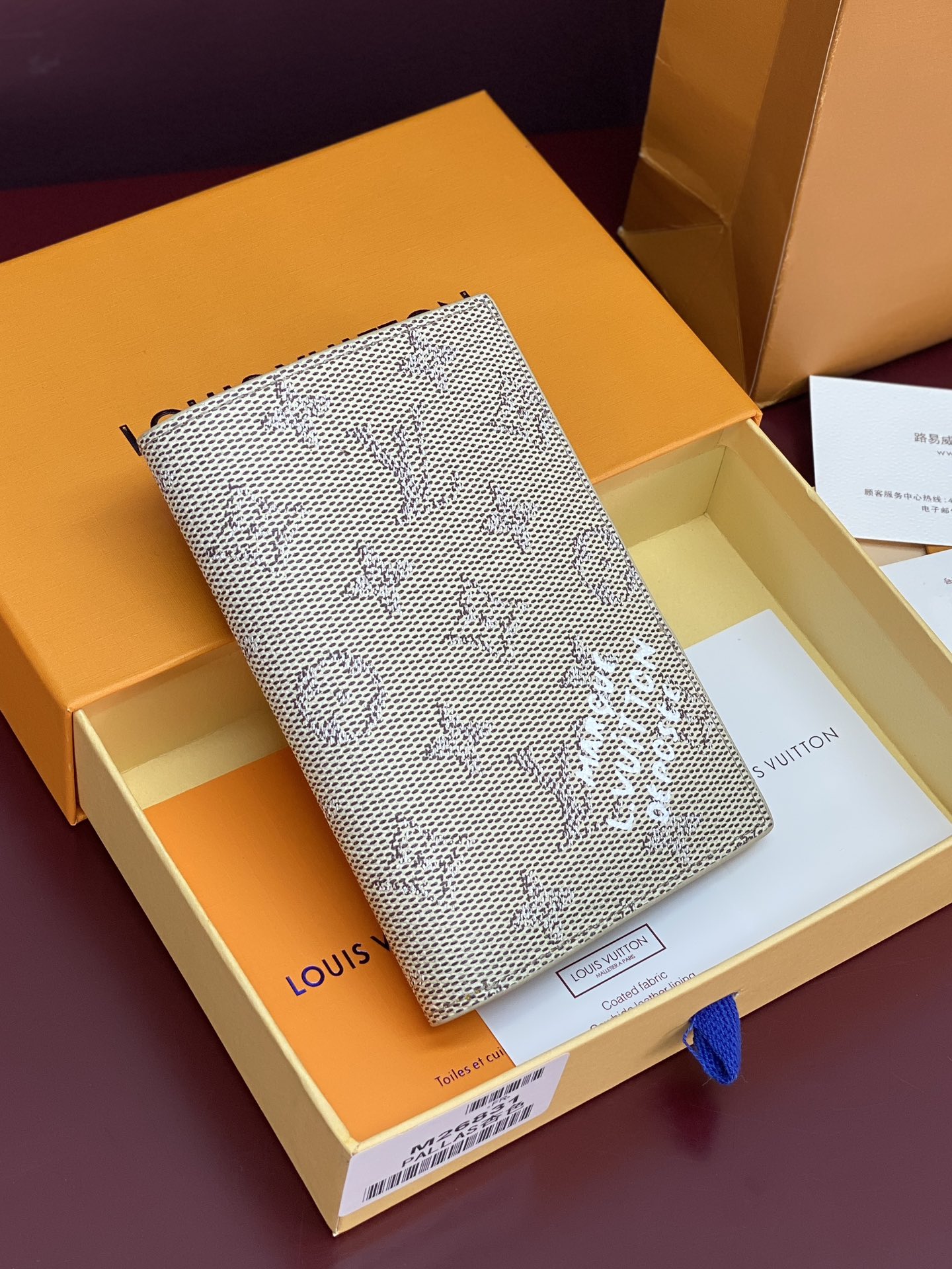 NO:674170,M26831 Apricot color!  Passport cover!  Invoking the brand's vintage Damier pattern, this passport case features colorful Monogram Heritage coated canvas embellished with the Marque L.Vuitton Déposée logo designed by Pharrell Williams. It can store your passport securely, and the internal slip pocket and card slot add functional details. 14 x 2.5 x 10 cm (H x W x L).,LV wallet, louis vuitton, wallets19860909M26831 杏色！护照套！本款护照套援引品牌复古 Damier 图案,为缤纷 Monogram Heritage 涂层帆布点缀 Pharrell Williams 设计的 Marque L.Vuitton Déposée 标识.可妥善收纳护照,内贴袋与卡片夹层增添功能细节. 14 x 2.5 x 10 厘米 (高 x 宽 x 长度).,LV钱包,louis vuitton,wallets,欧美剧