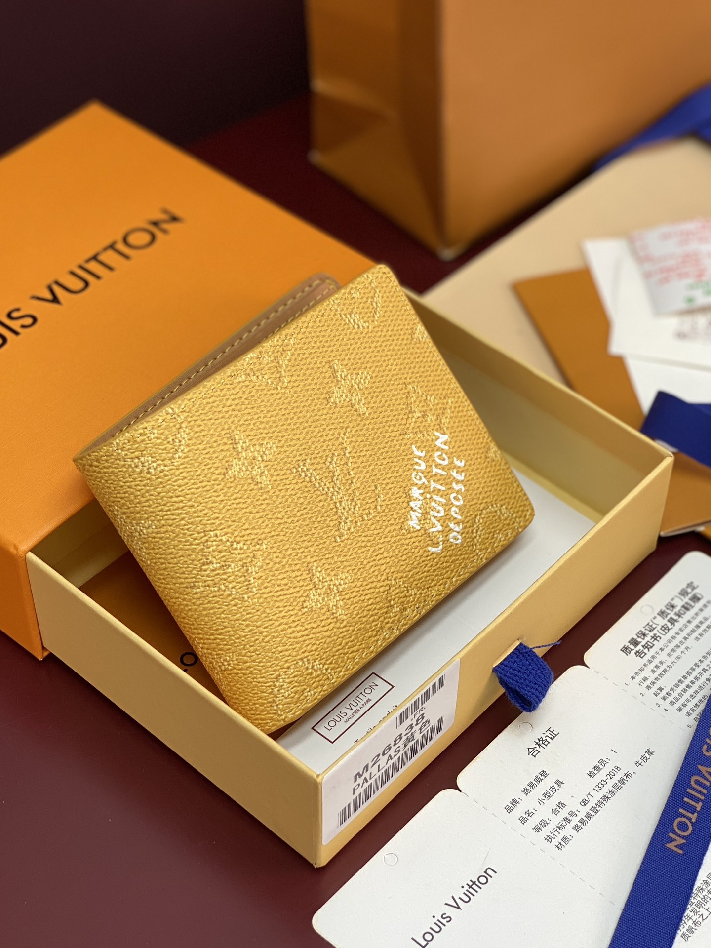 NO:674164,M26838 silk screen yellow!  SLENDER Wallet!  This Slender wallet is made of brightly colored Monogram Heritage coated canvas and is embellished with the Marque L.Vuitton Déposée logo on the front. The same material and leather shape the interior. It can easily accommodate the travel needs while being easily stored in the front and rear pockets. 8.5 x 2 x 11 cm (height x width x length)., LV wallet, louis vuitton, wallets19860909M26838 丝印黄色！SLENDER 钱夹！本款 Slender 钱夹取材色彩鲜明的 Monogram Heritage 涂层帆布,并于正面点缀 Marque L.Vuitton Déposée 标识.相同材质与皮革塑就内里.可在容纳随行所需的同时轻松收入前后口袋. 8.5 x 2 x 11 厘米 (高 x 宽 x 长度).,LV钱包,louis vuitton,wallets,欧美剧